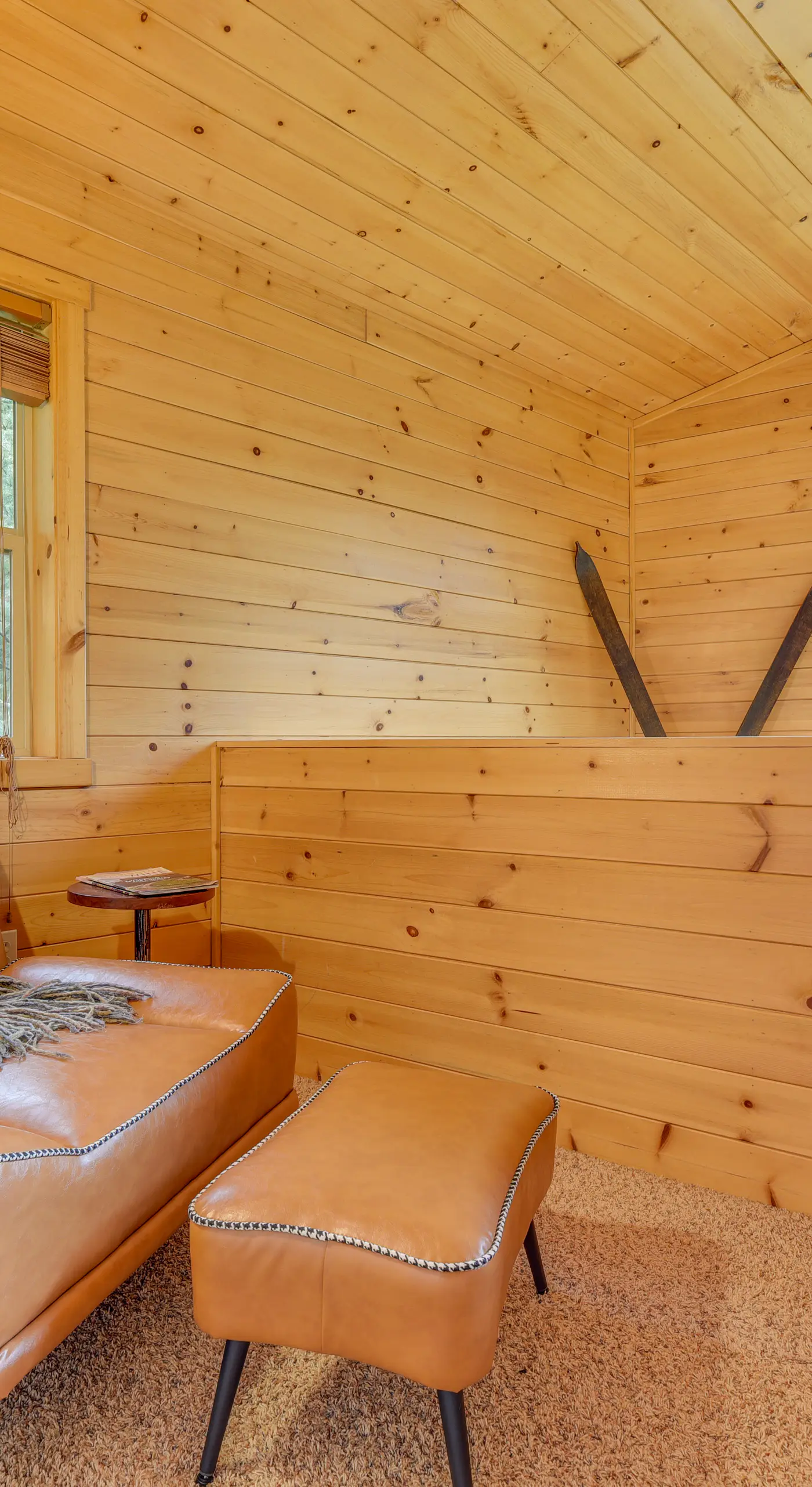 'Grizzly Tower' Packwood Cabin w/ Hot Tub!