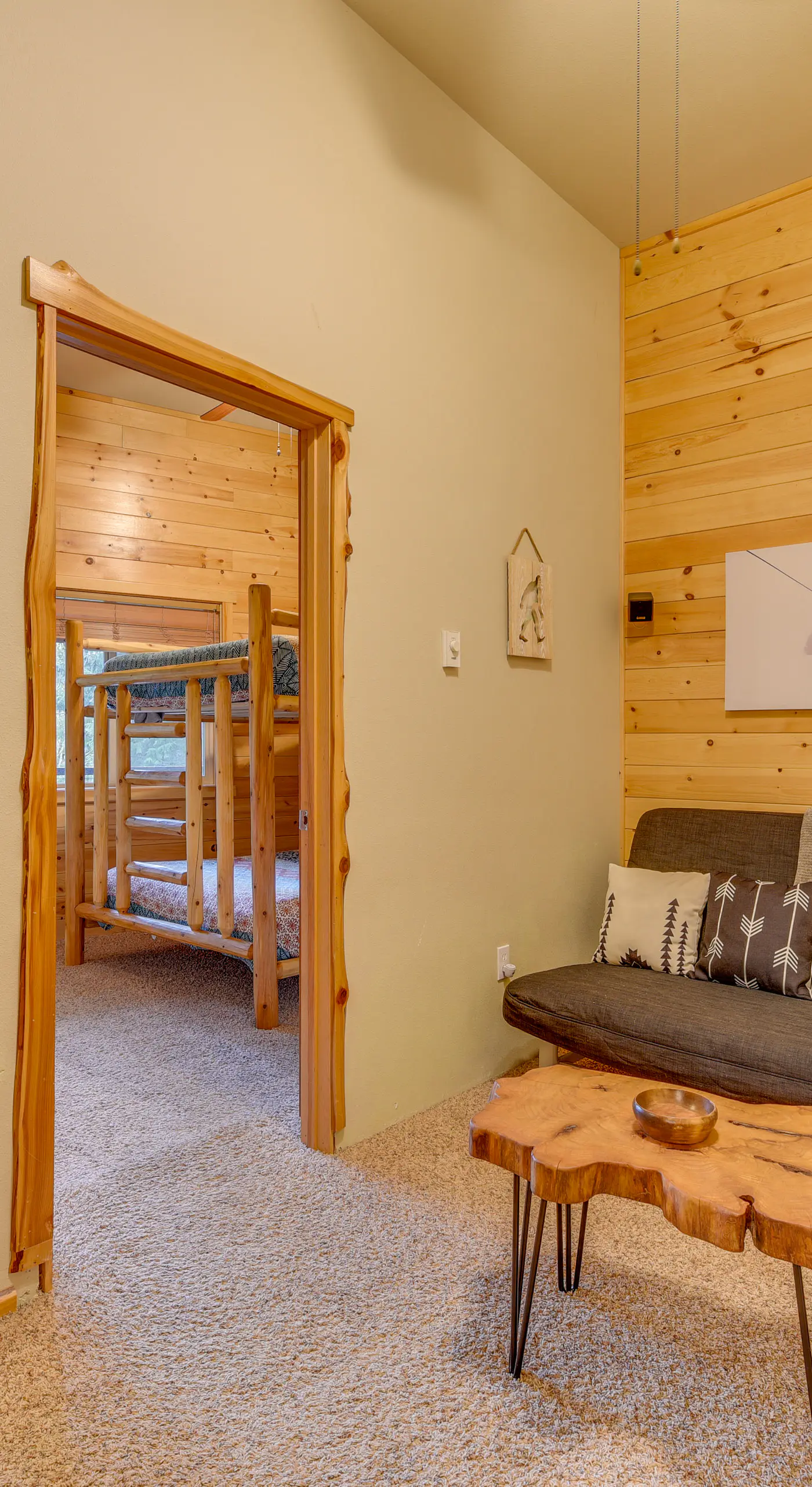 'Grizzly Tower' Packwood Cabin w/ Hot Tub!