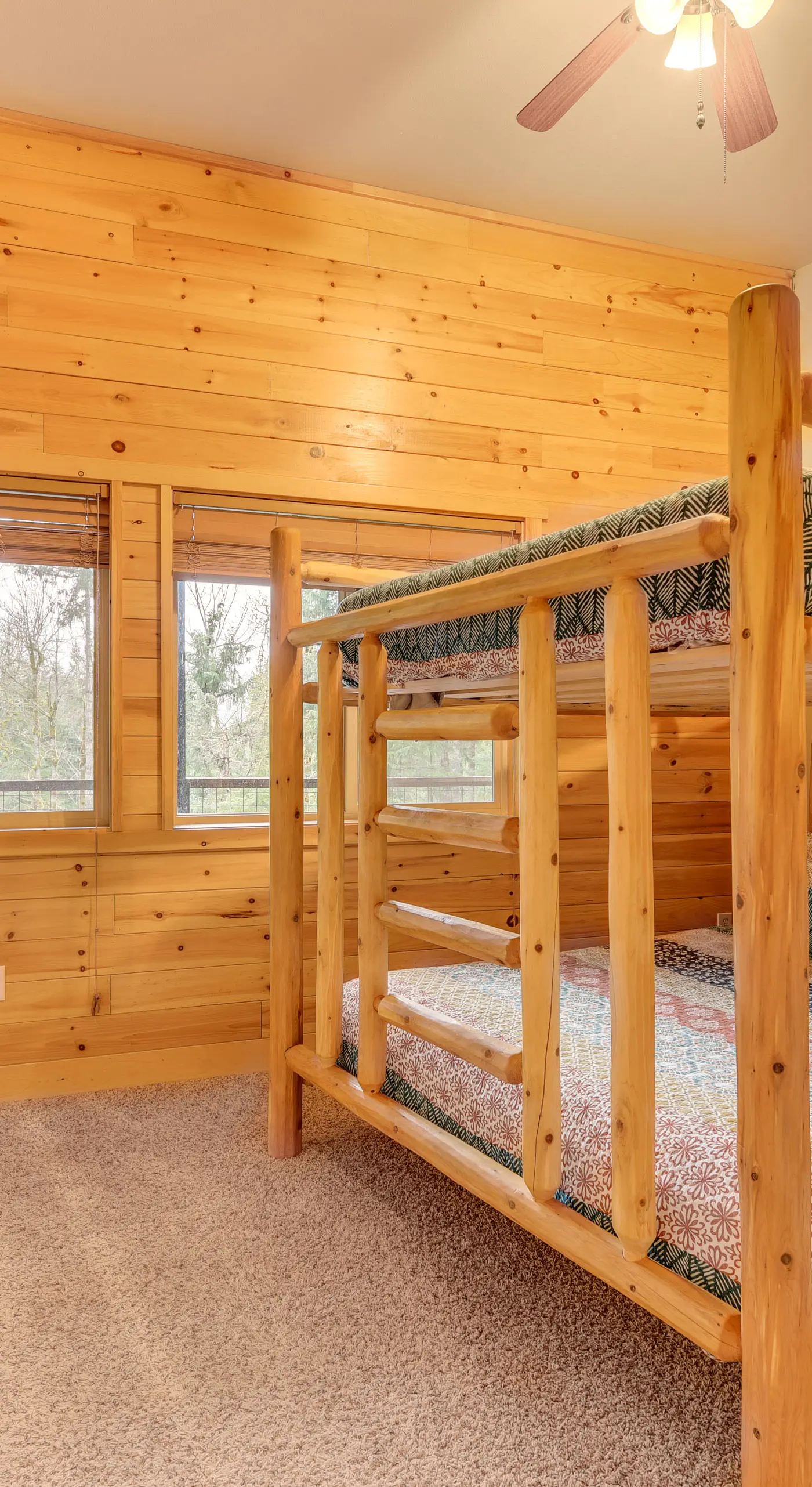 'Grizzly Tower' Packwood Cabin w/ Hot Tub!