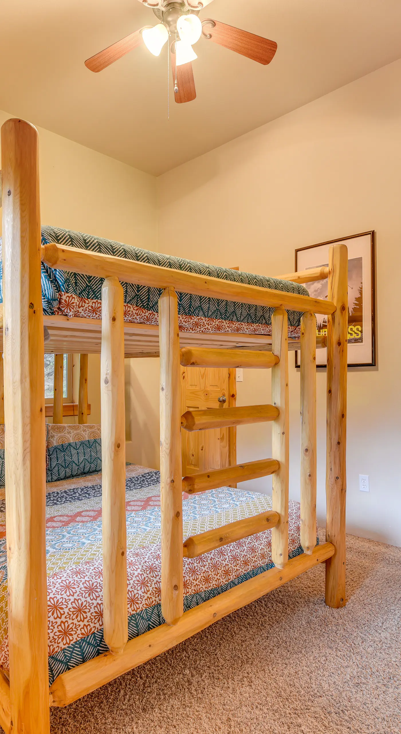 'Grizzly Tower' Packwood Cabin w/ Hot Tub!
