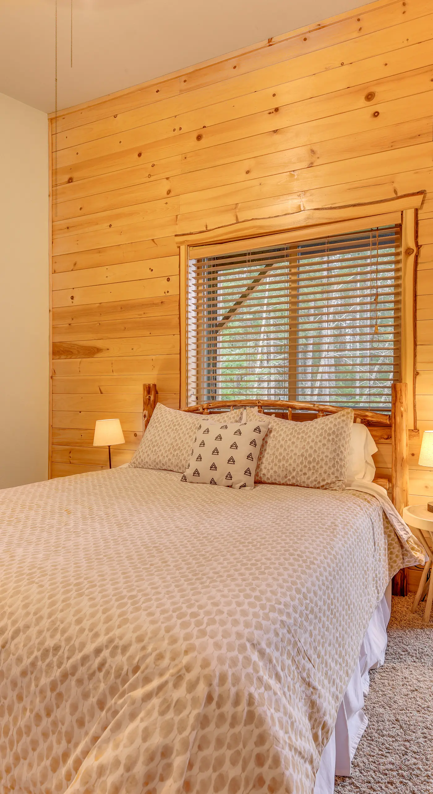 'Grizzly Tower' Packwood Cabin w/ Hot Tub!