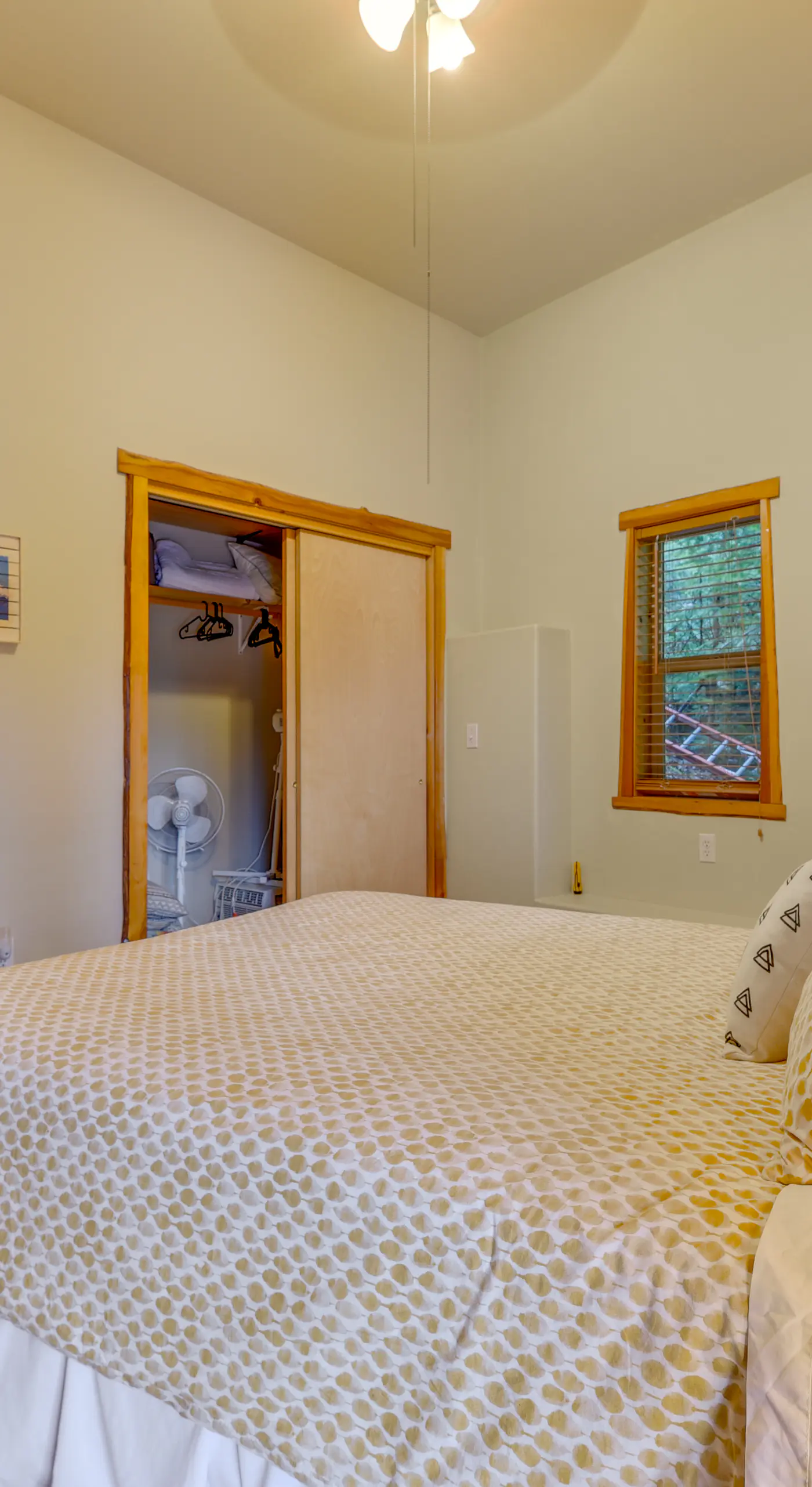 'Grizzly Tower' Packwood Cabin w/ Hot Tub!