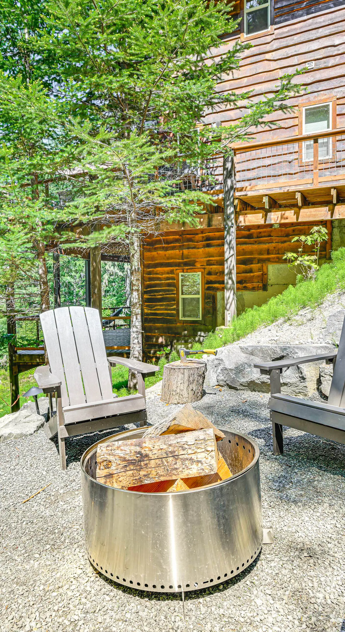 'Grizzly Tower' Packwood Cabin w/ Hot Tub!