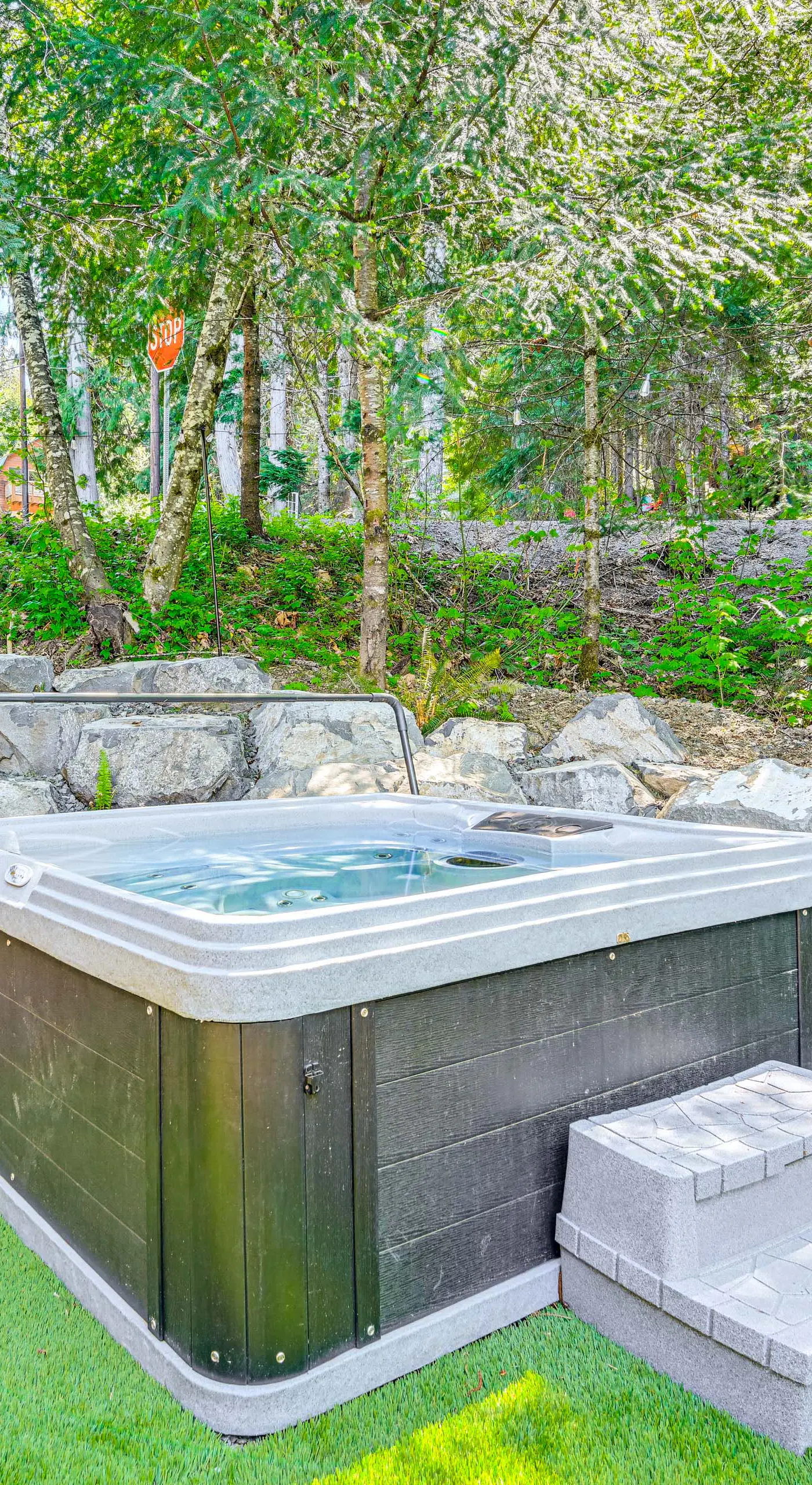 'Grizzly Tower' Packwood Cabin w/ Hot Tub!