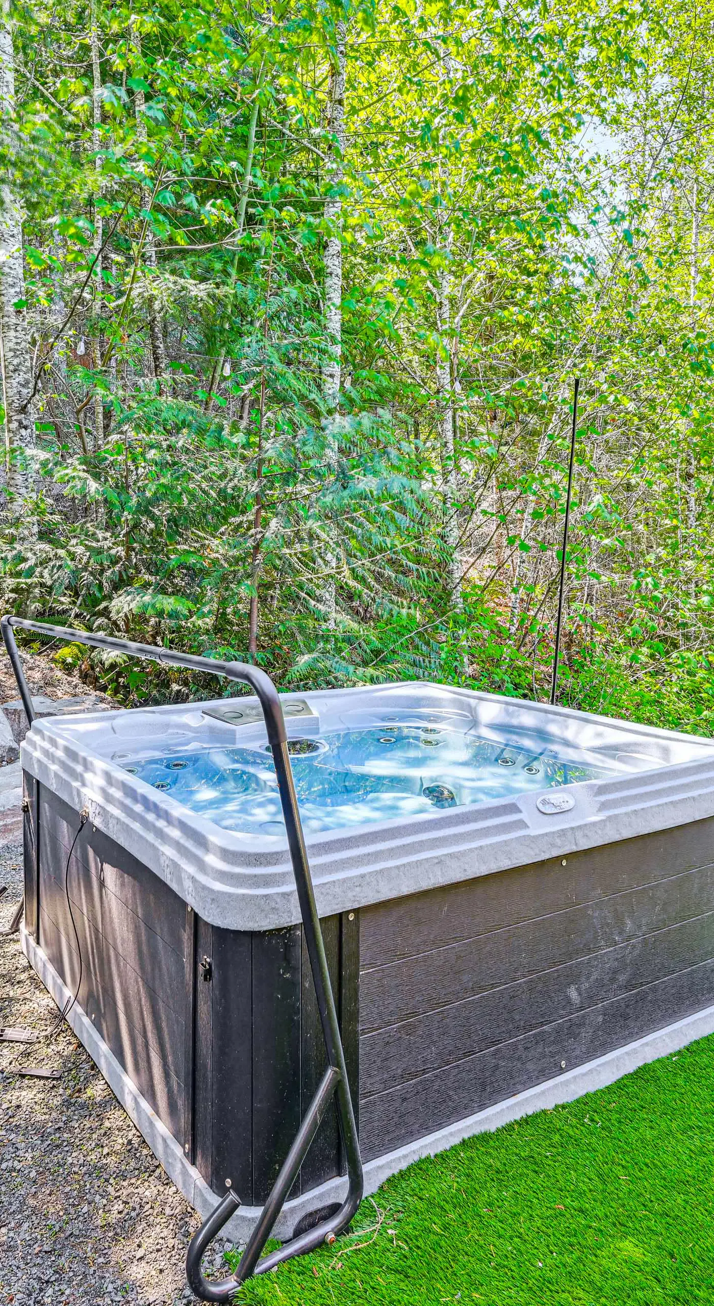 'Grizzly Tower' Packwood Cabin w/ Hot Tub!