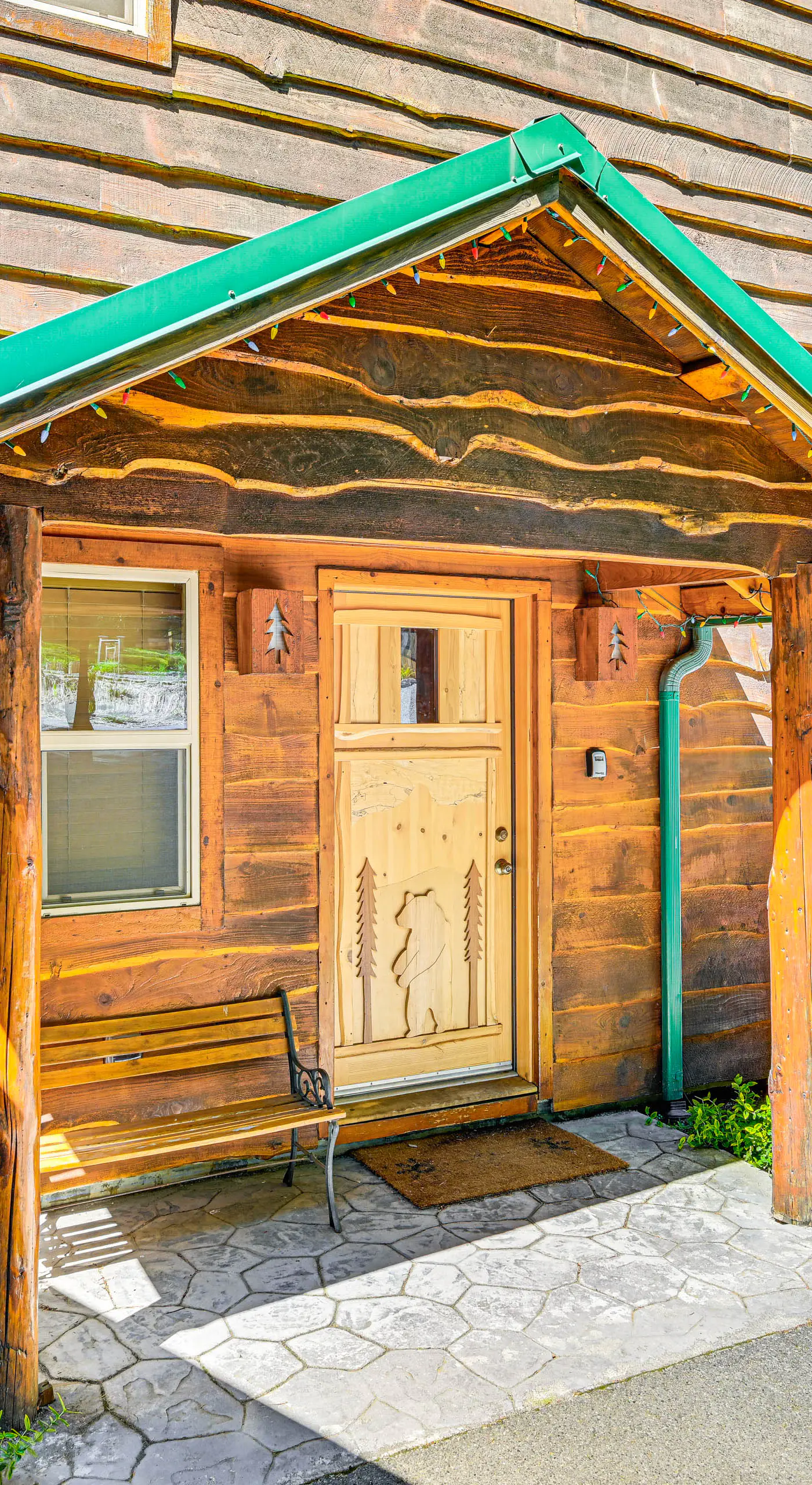 'Grizzly Tower' Packwood Cabin w/ Hot Tub!