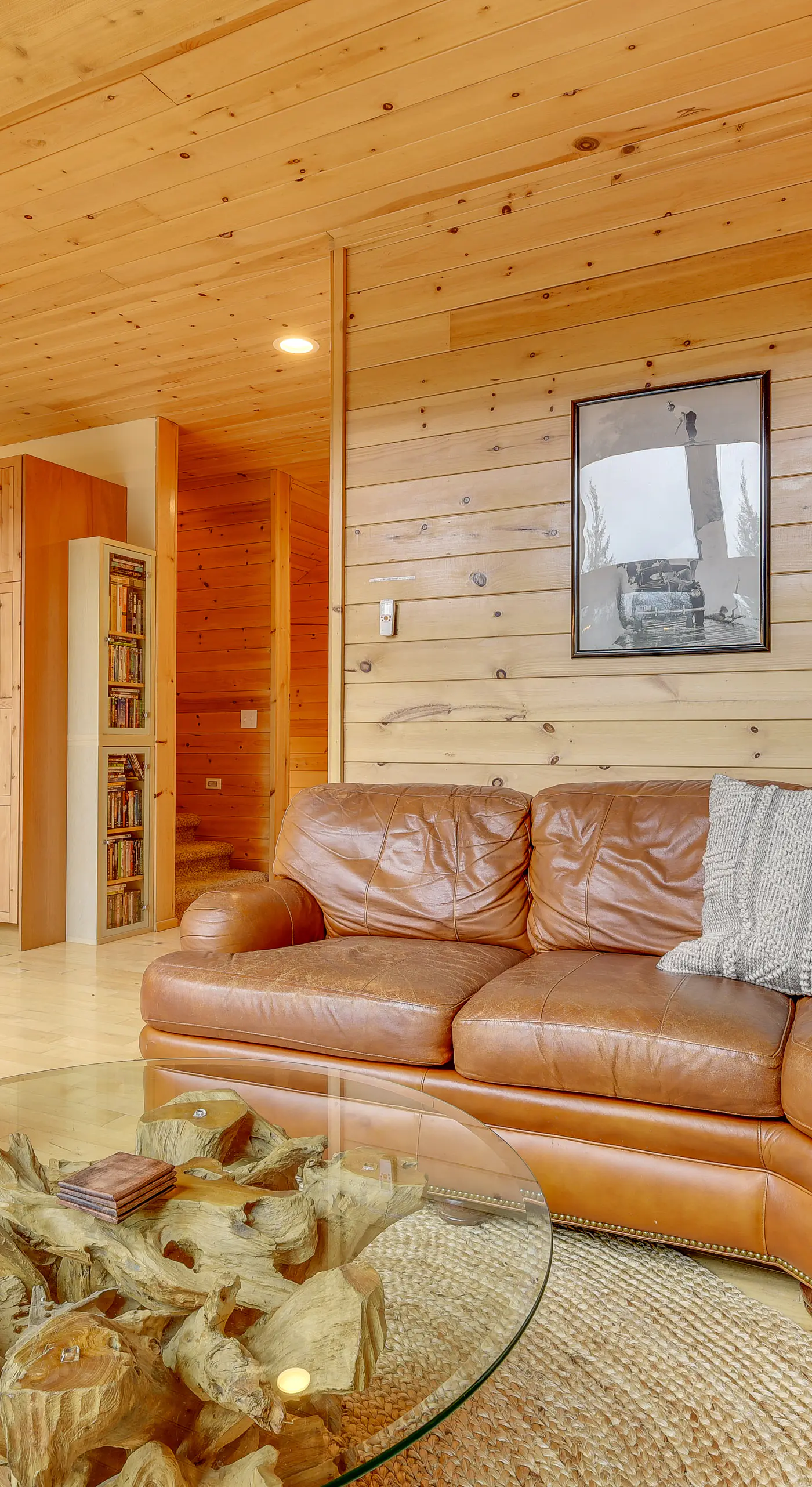 'Grizzly Tower' Packwood Cabin w/ Hot Tub!