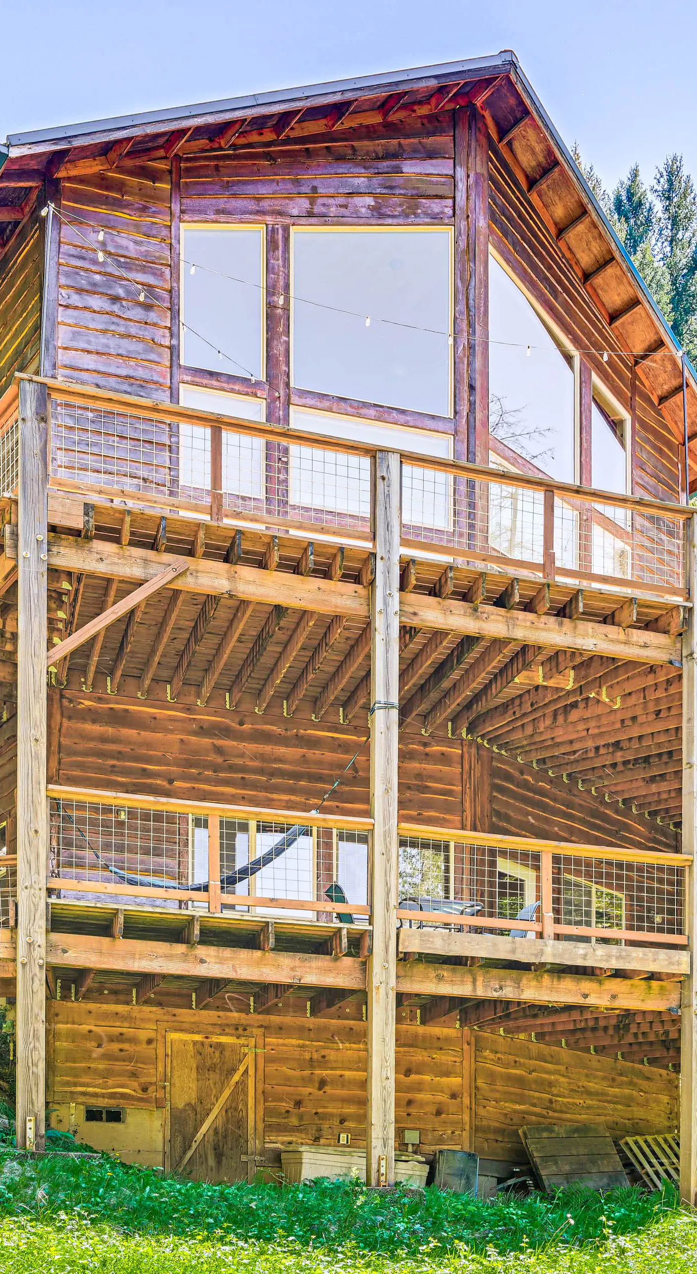 'Grizzly Tower' Packwood Cabin w/ Hot Tub!