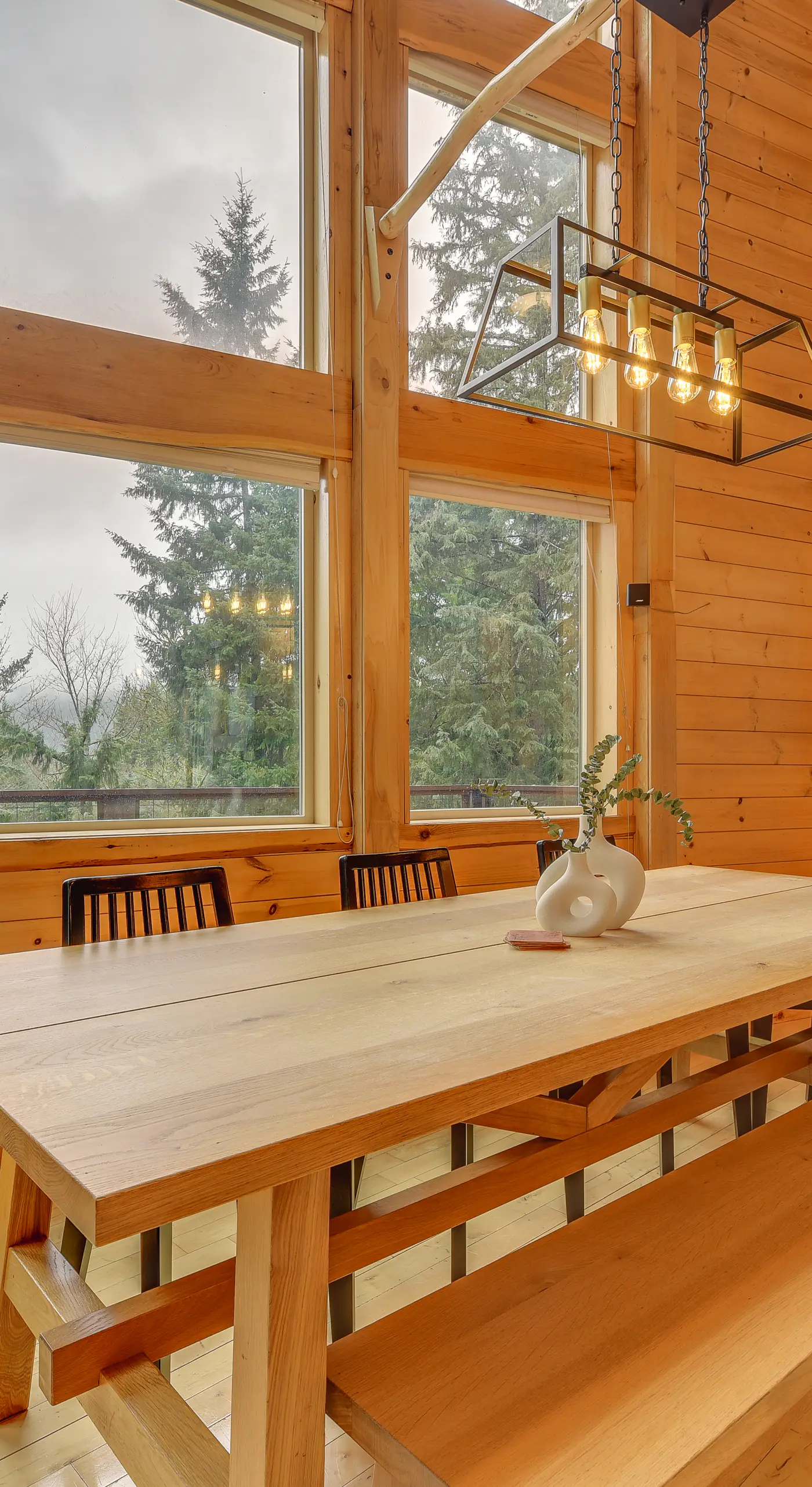 'Grizzly Tower' Packwood Cabin w/ Hot Tub!