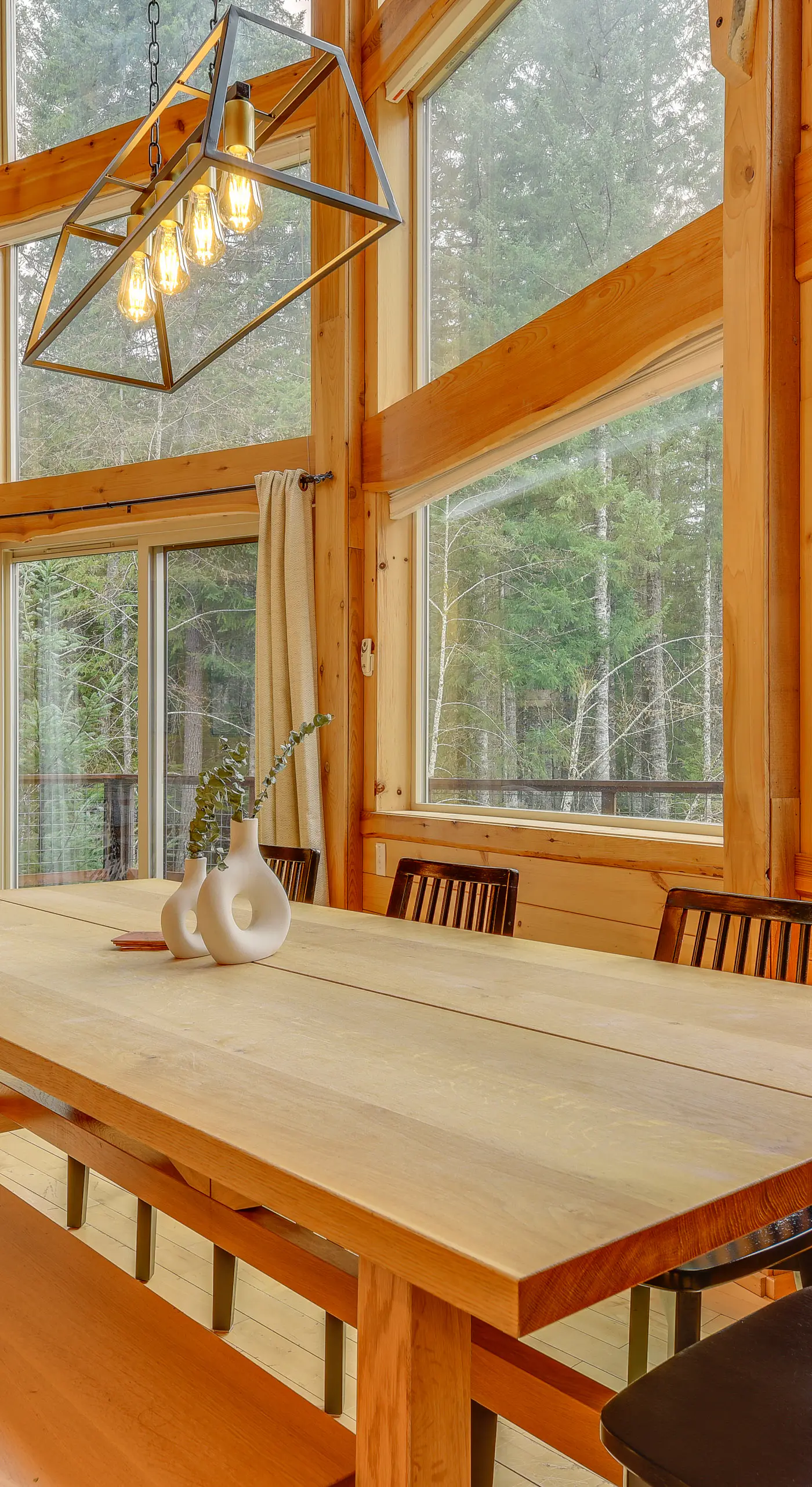 'Grizzly Tower' Packwood Cabin w/ Hot Tub!