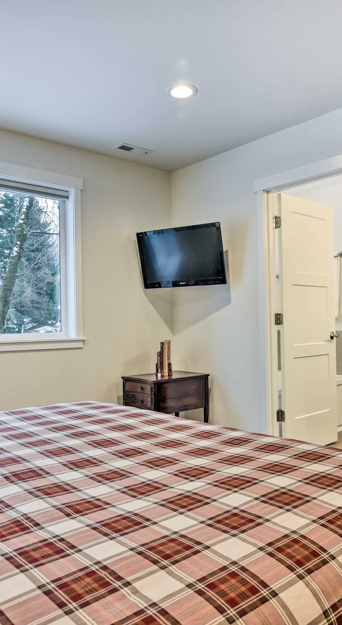 Family-Friendly Packwood Retreat w/ Deck!