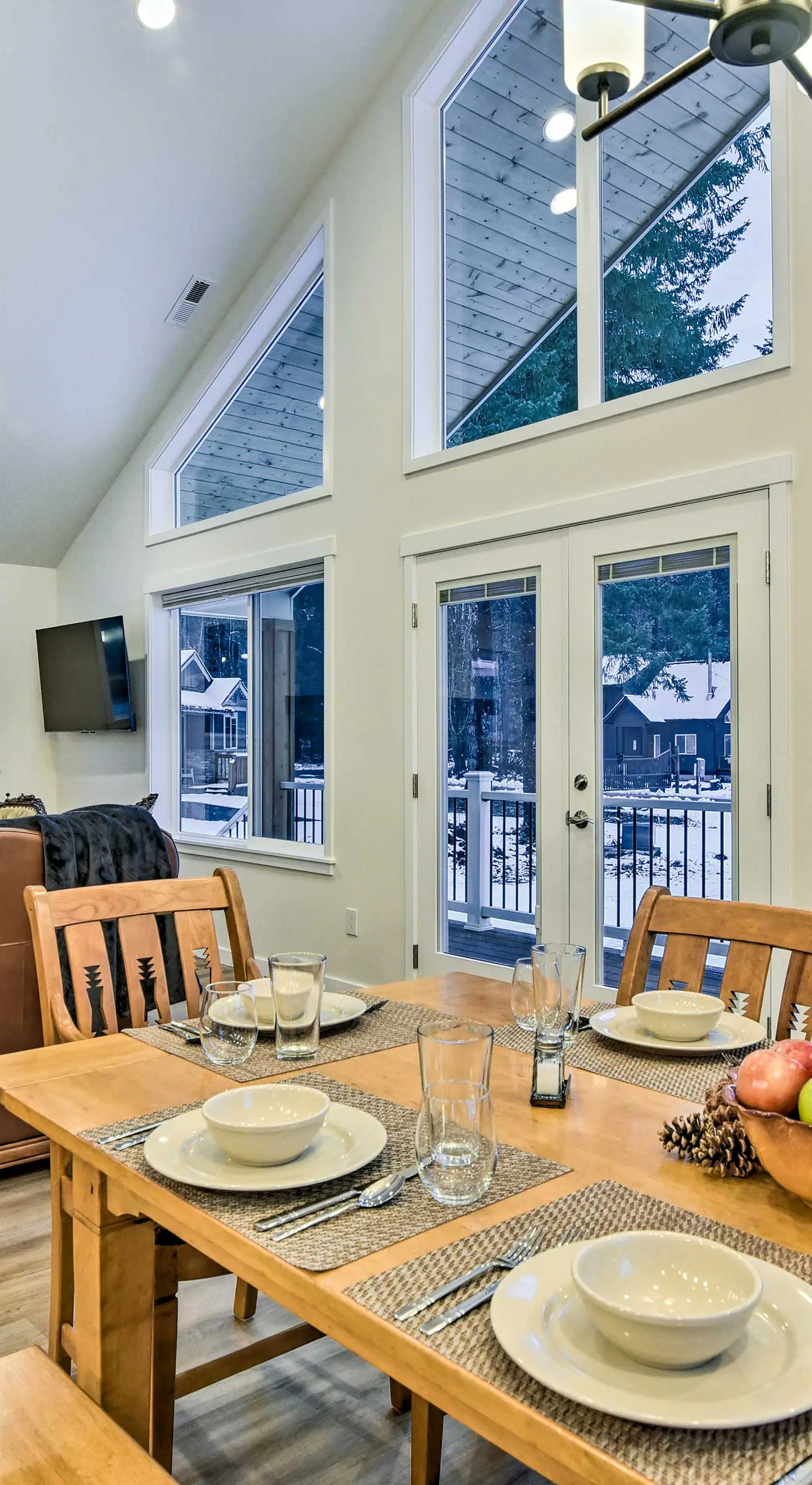 Family-Friendly Packwood Retreat w/ Deck!