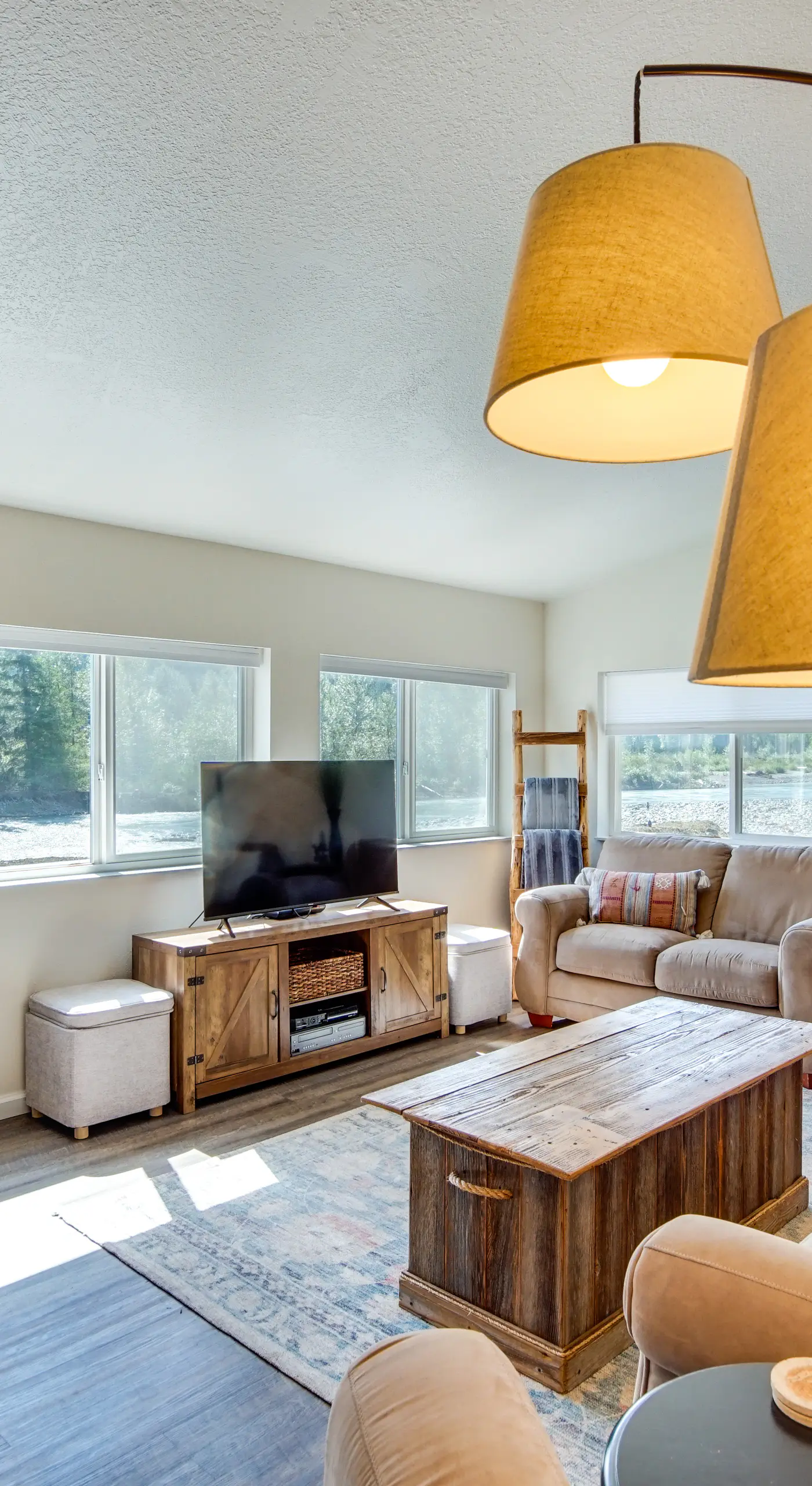 18 Mi to Mt Rainier! Scenic Cowlitz River Escape
