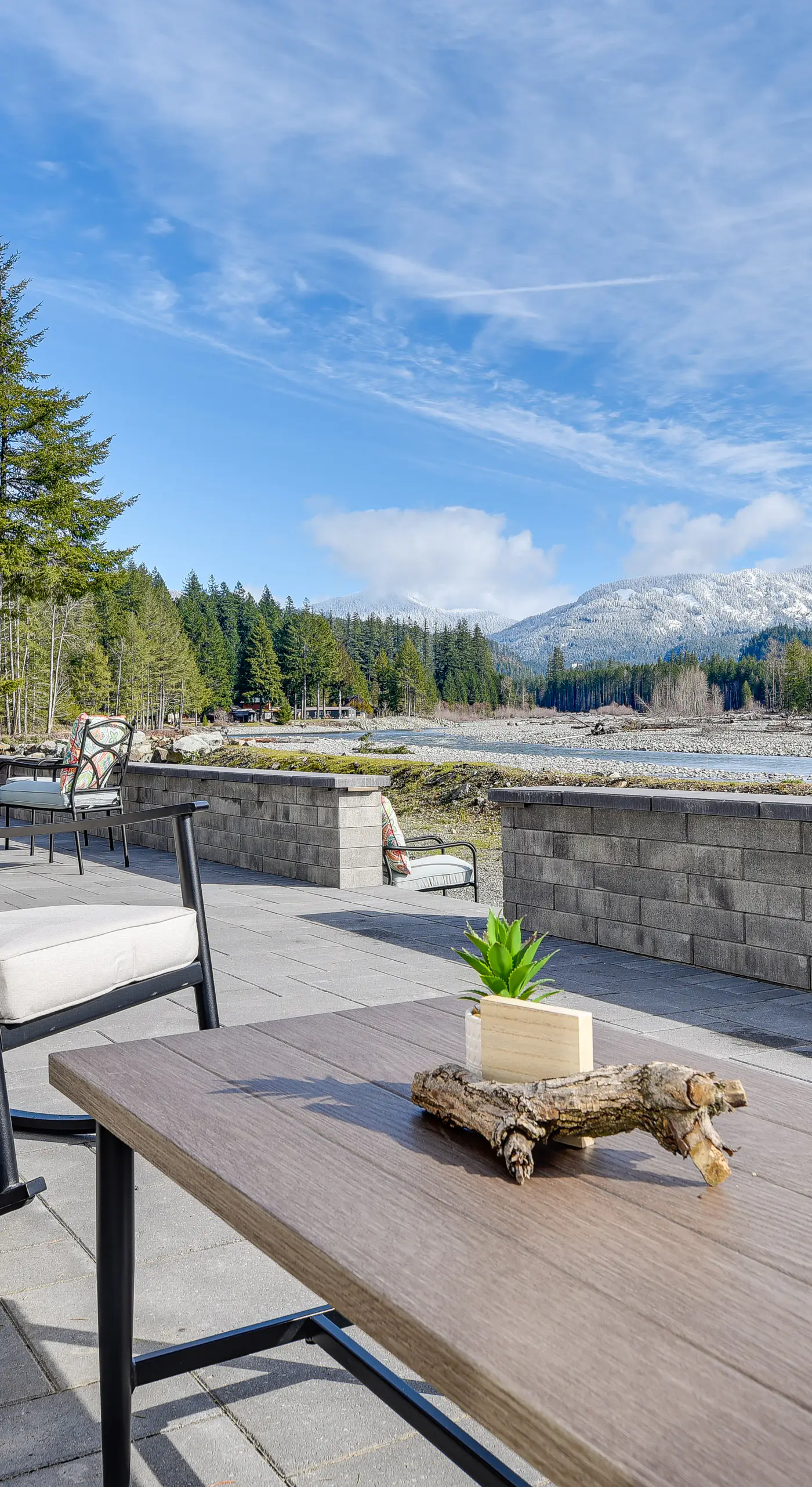 18 Mi to Mt Rainier! Scenic Cowlitz River Escape