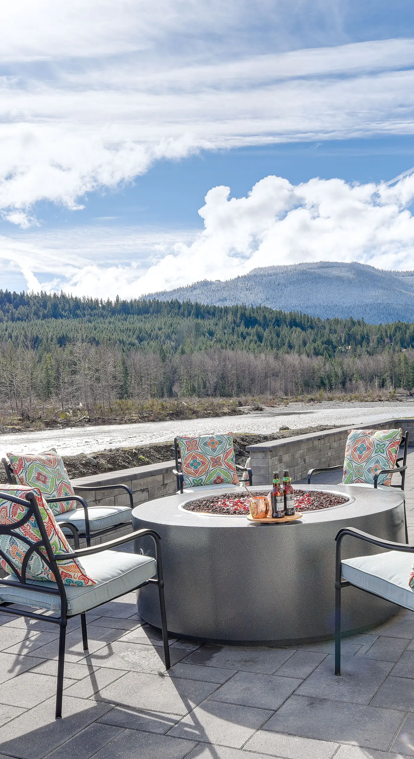 18 Mi to Mt Rainier! Scenic Cowlitz River Escape