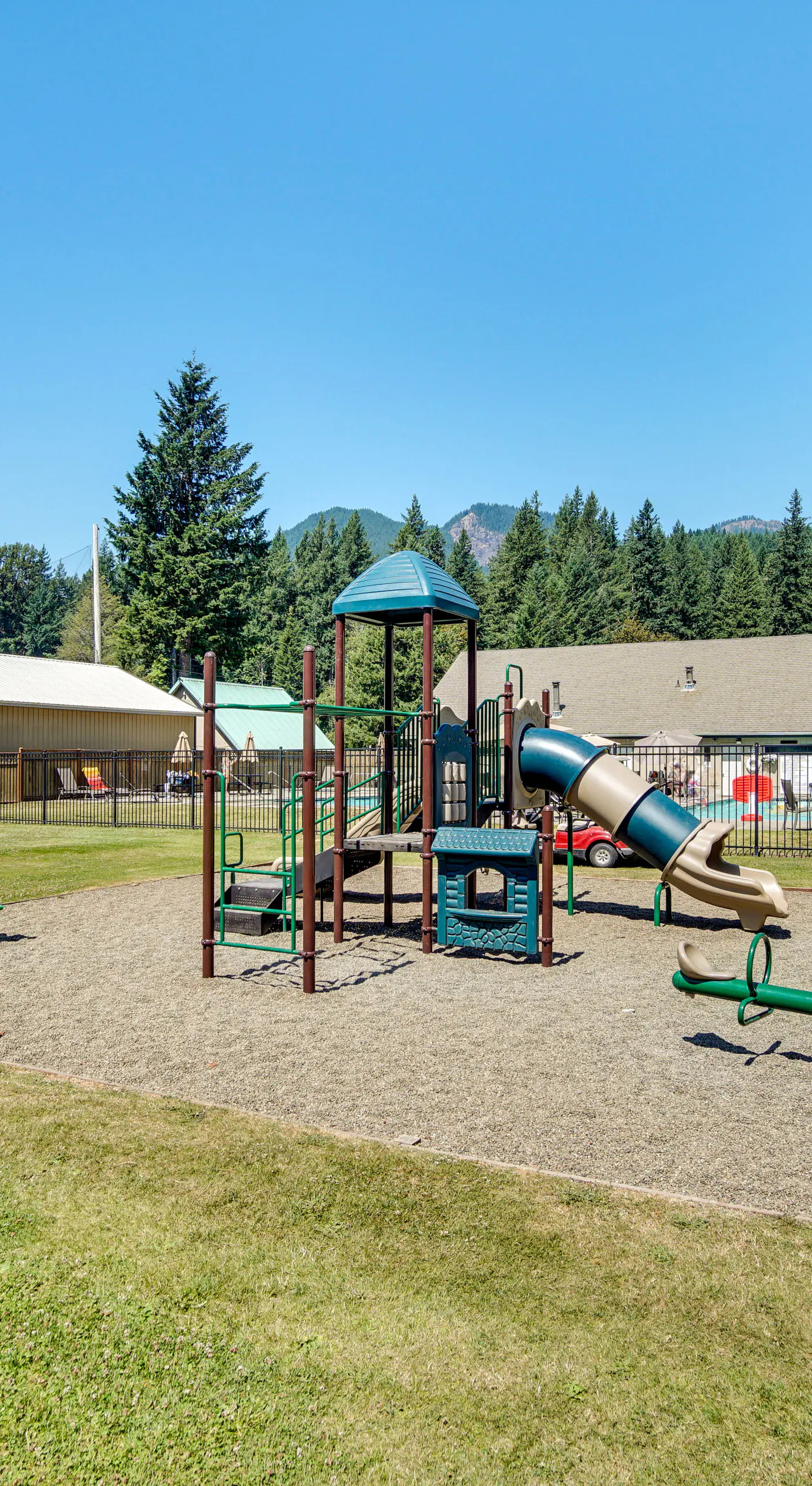 18 Mi to Mt Rainier! Scenic Cowlitz River Escape