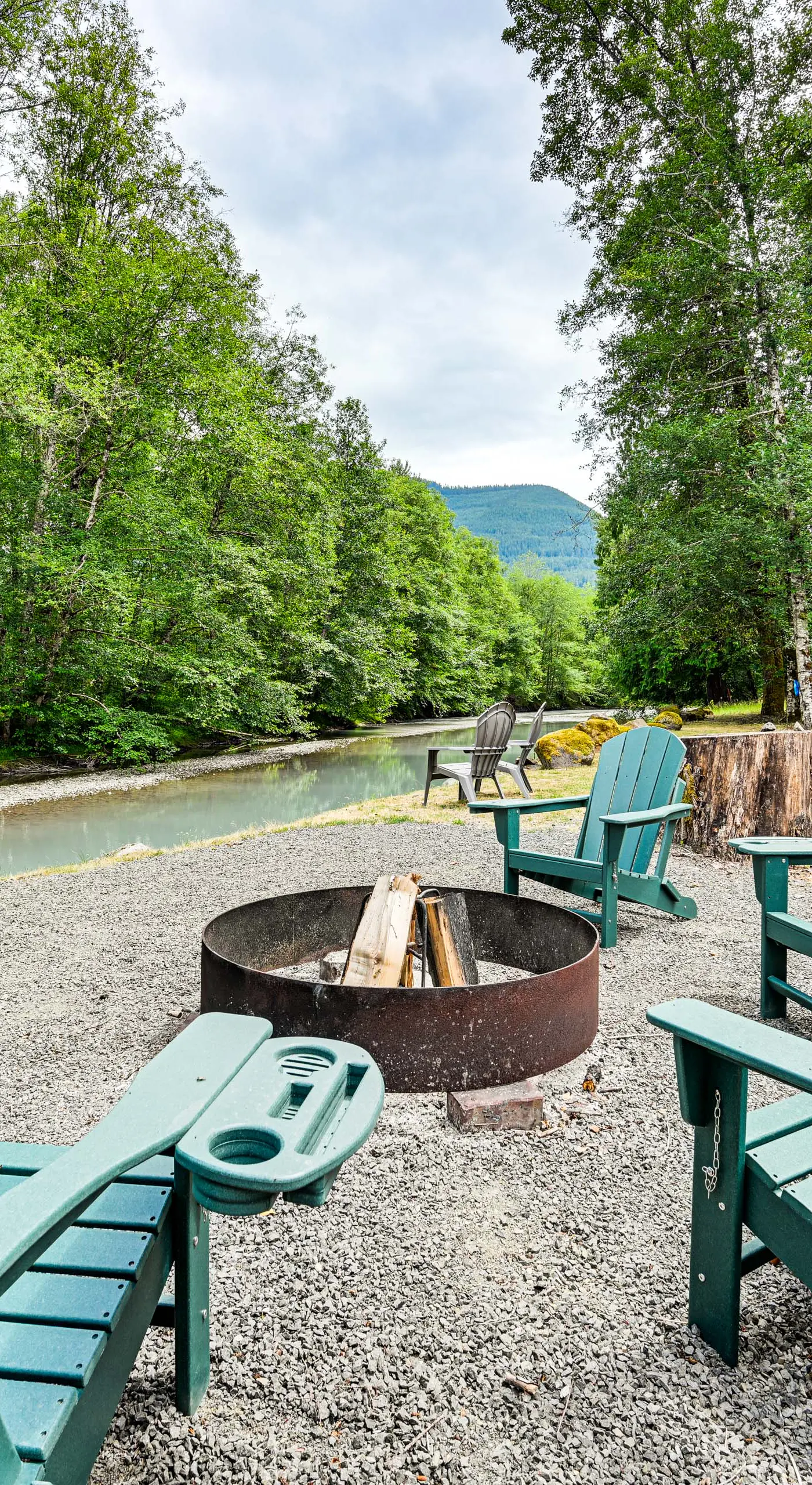 Gateway to Mt Rainier: Riverfront Haven w/ Hot Tub