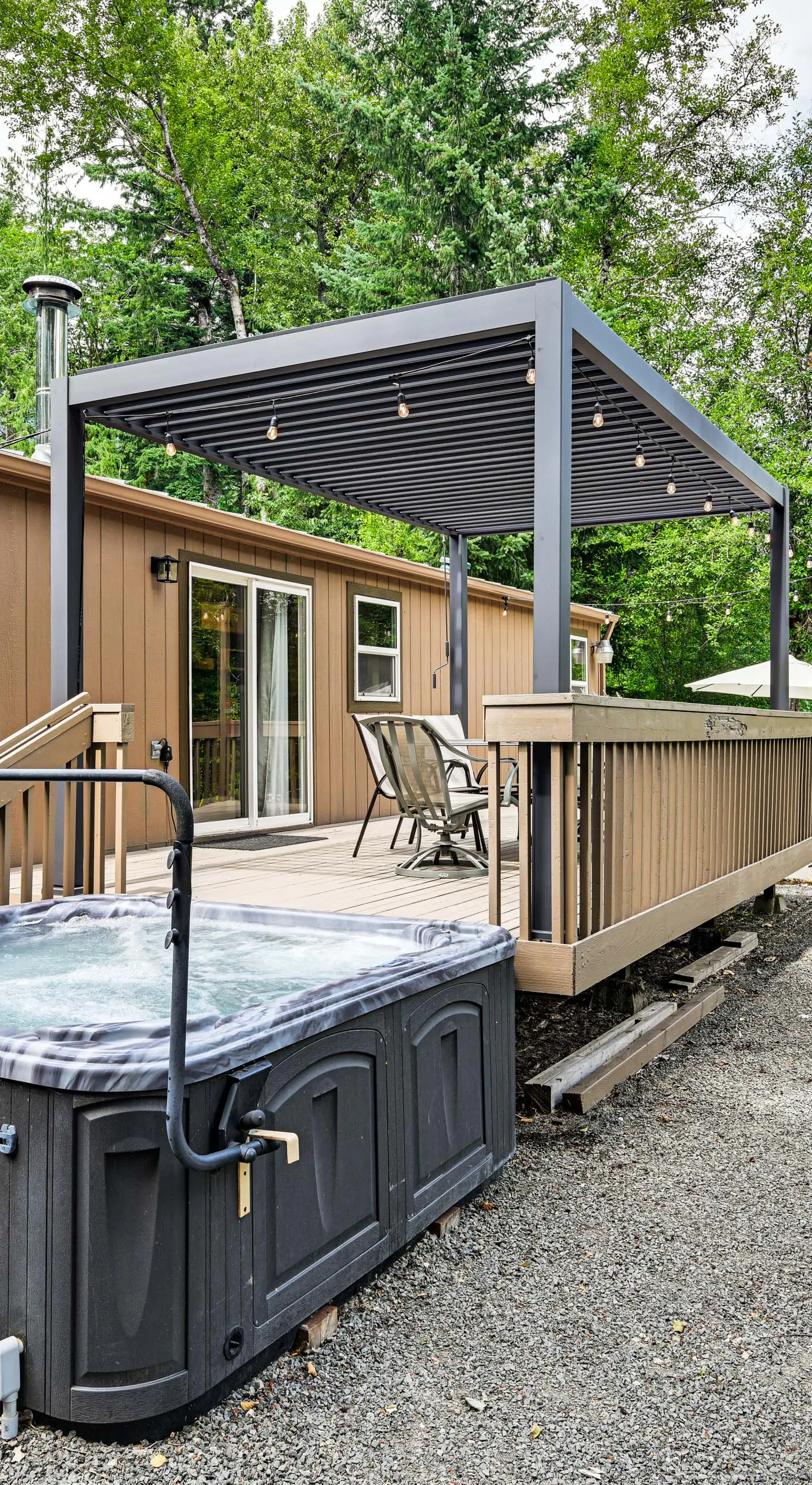 Gateway to Mt Rainier: Riverfront Haven w/ Hot Tub