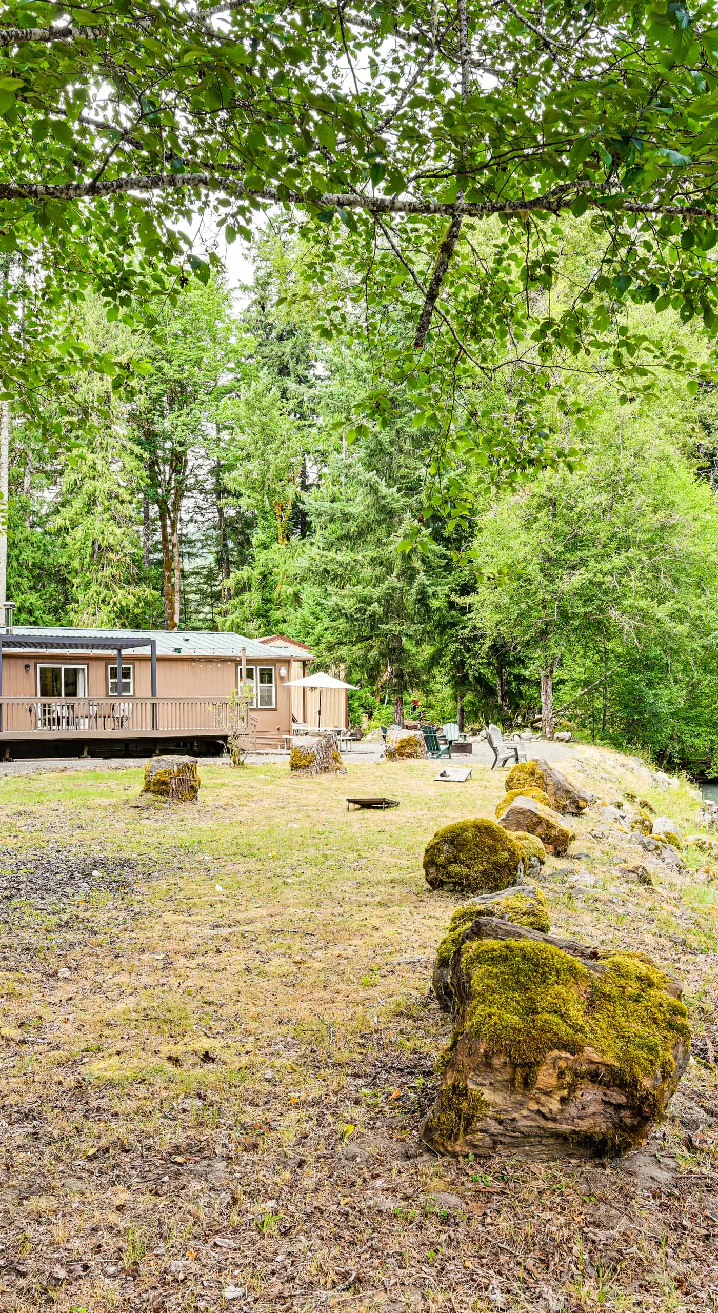 Gateway to Mt Rainier: Riverfront Haven w/ Hot Tub