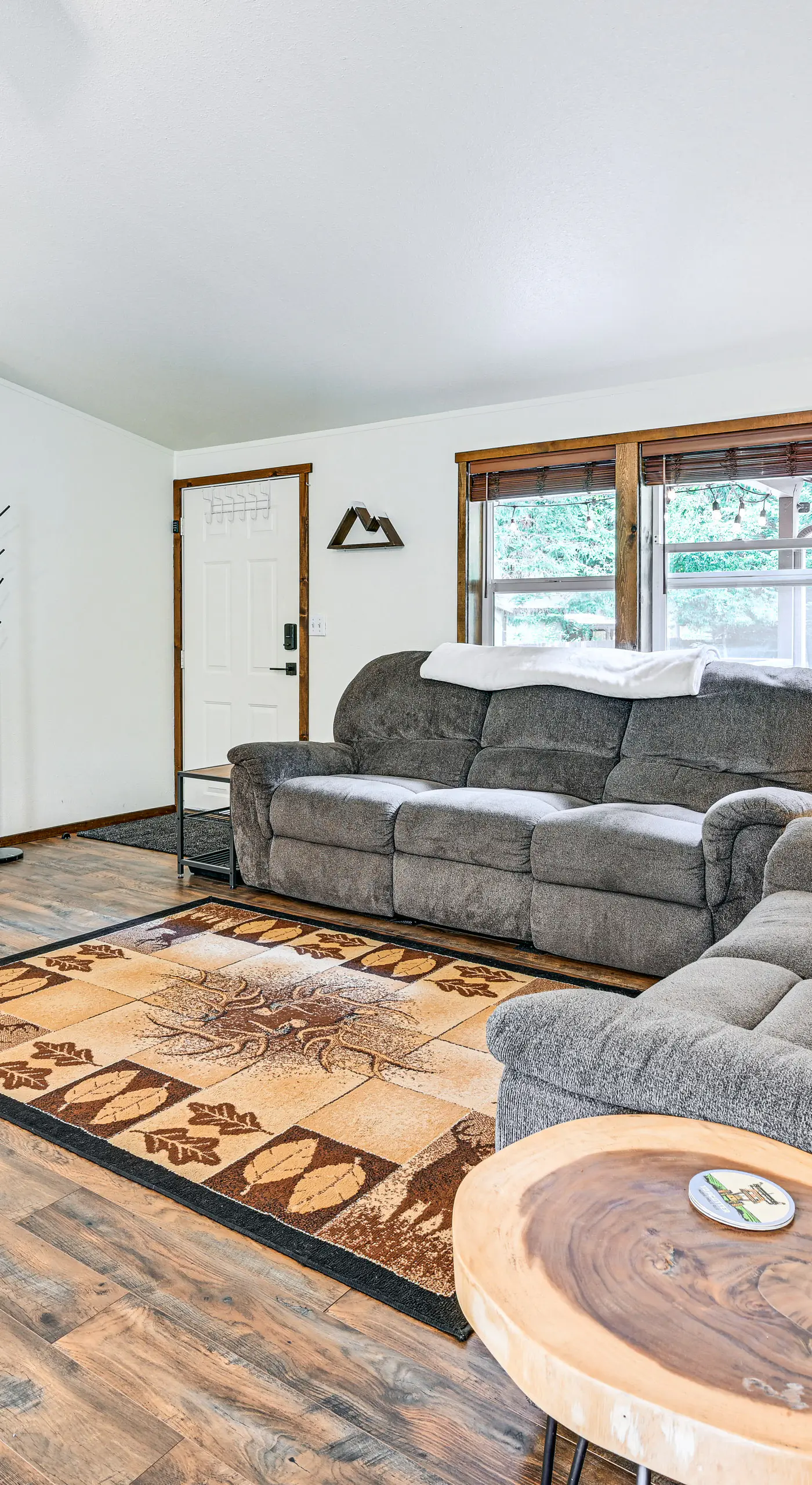 Gateway to Mt Rainier: Riverfront Haven w/ Hot Tub