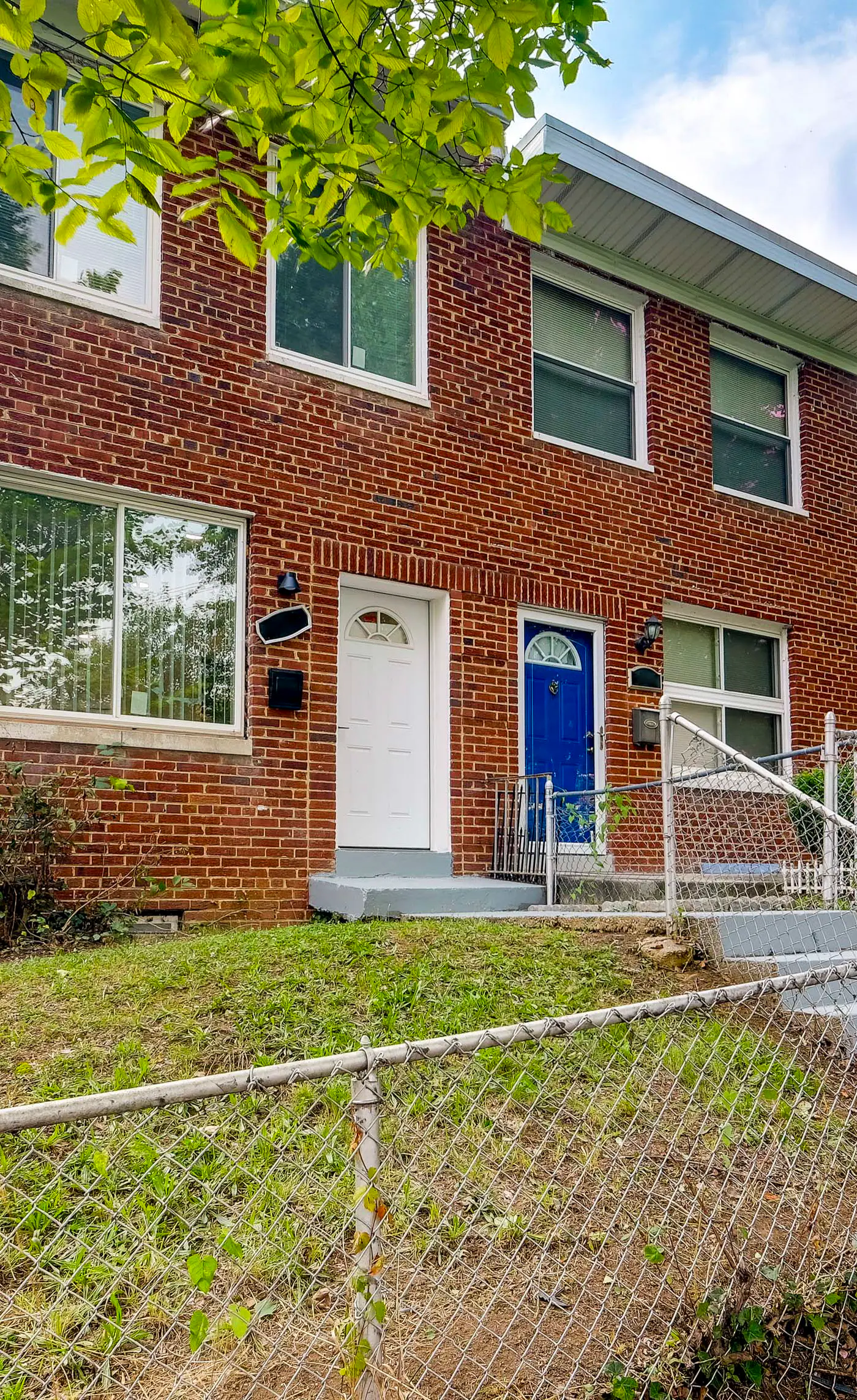 5 Mi to National Mall: DC Townhome!