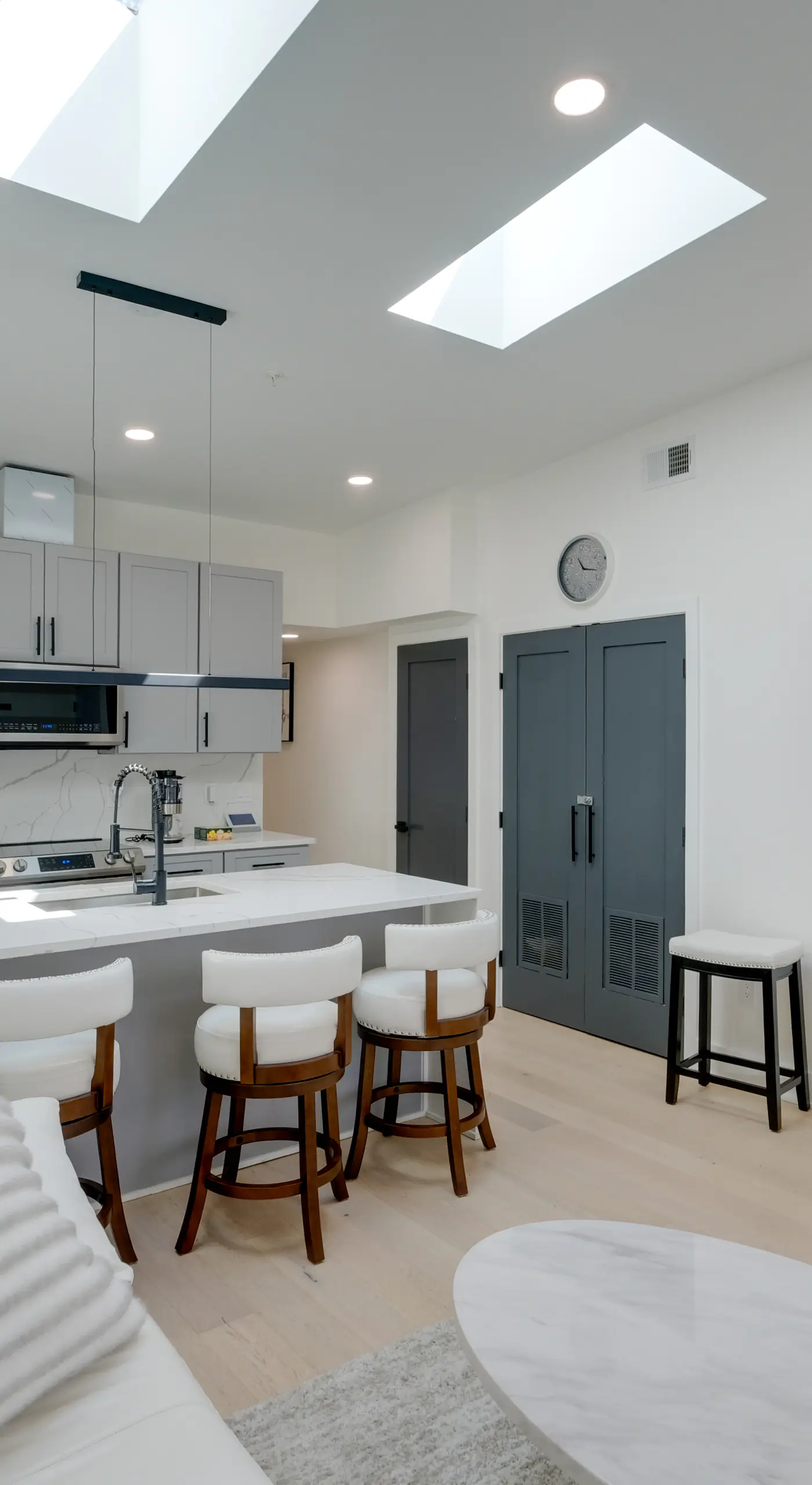4 Mi to Smithsonian Museums: Modern DC Condo!