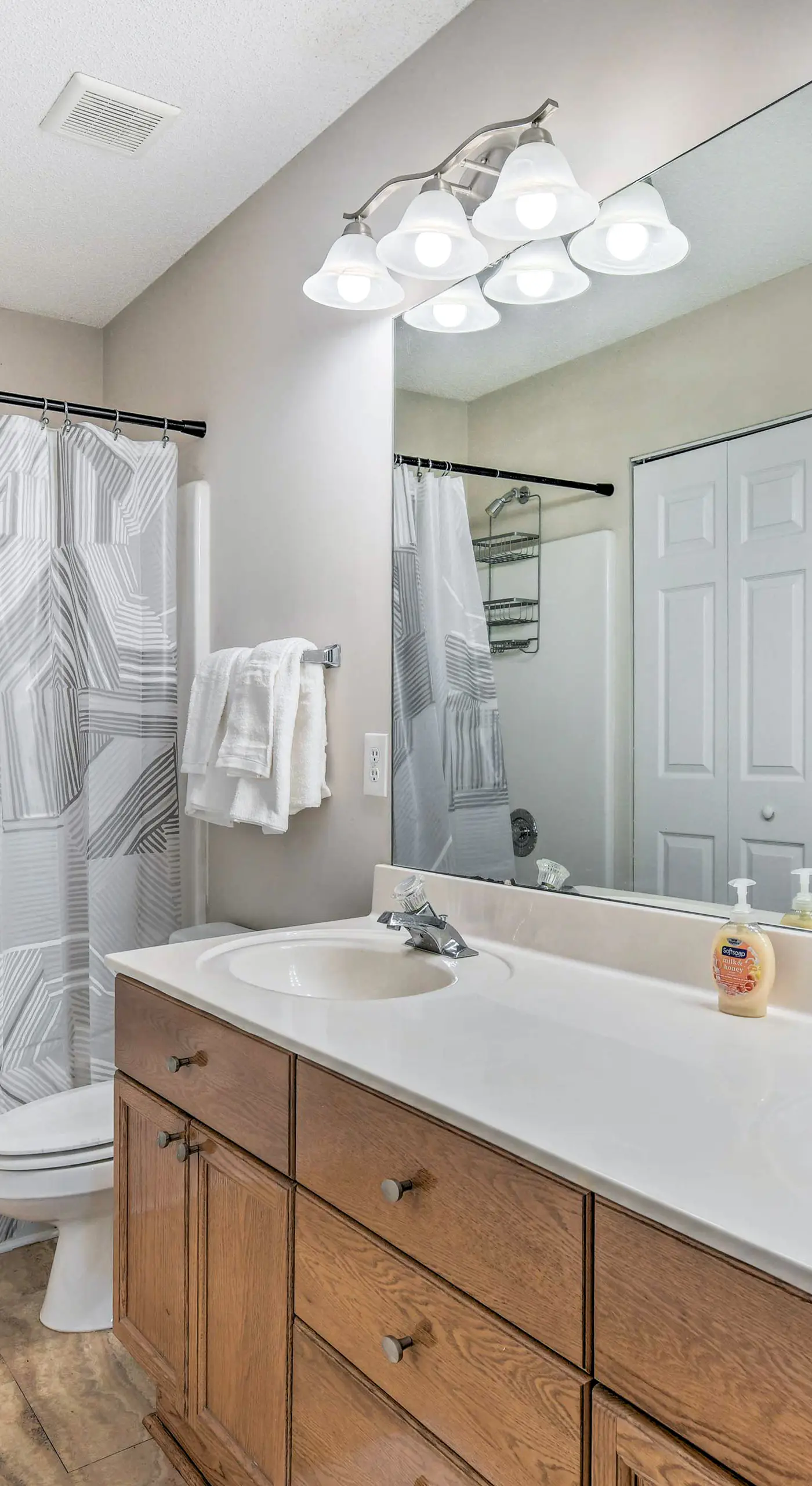 Chic Charlotte Townhome w/ Community Pool