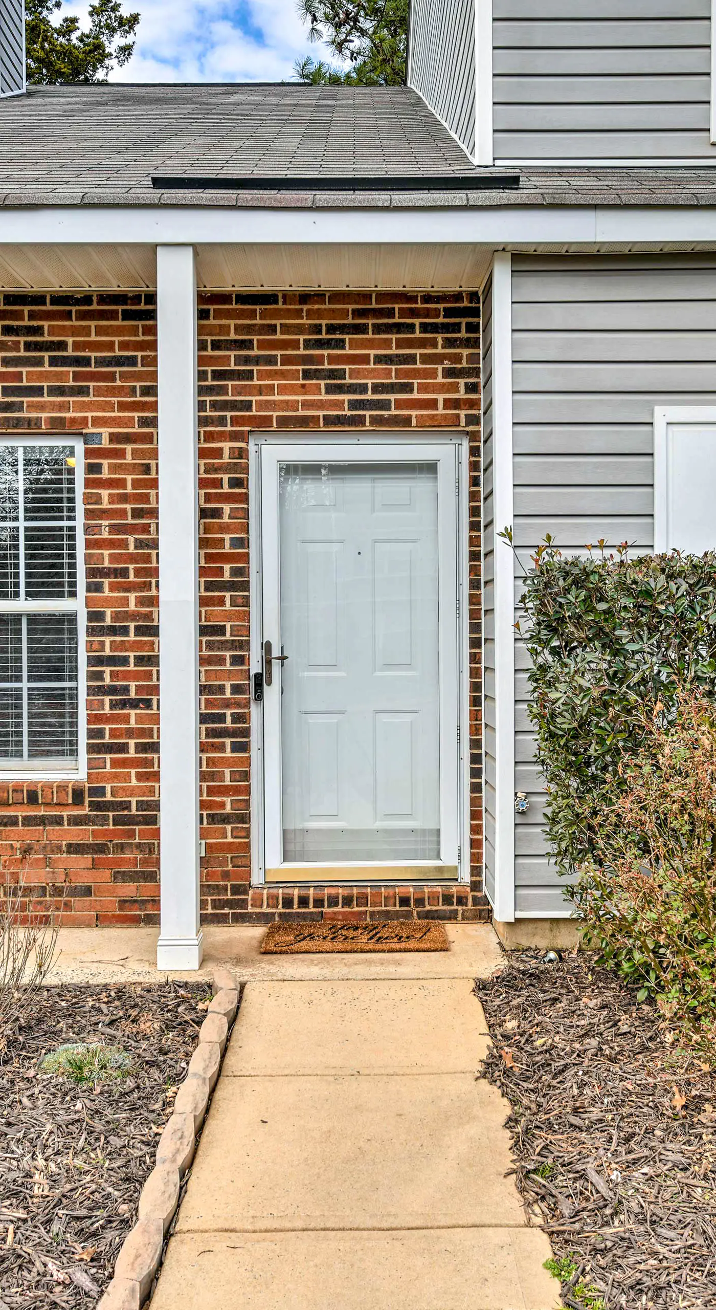 Chic Charlotte Townhome w/ Community Pool