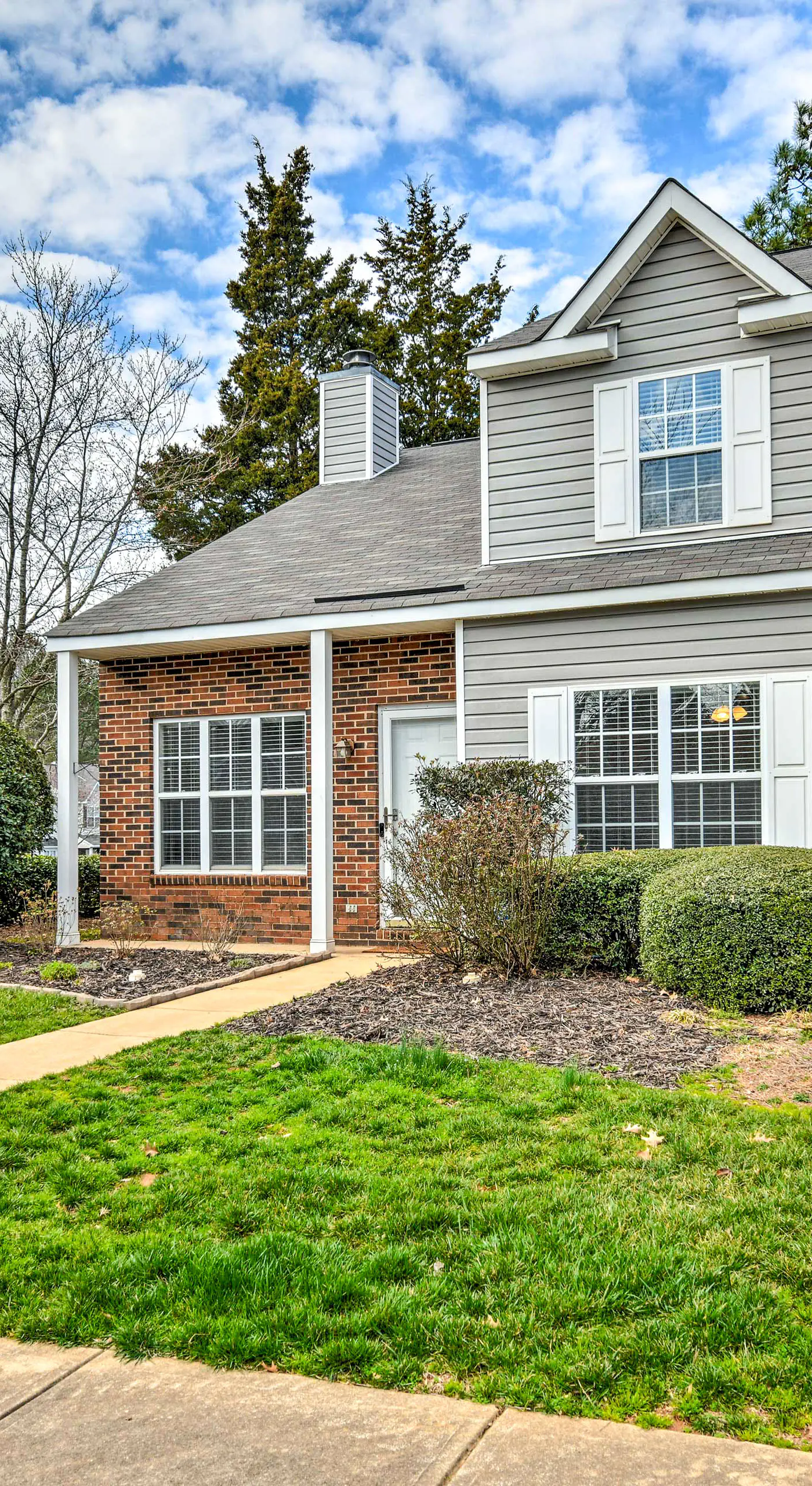 Chic Charlotte Townhome w/ Community Pool