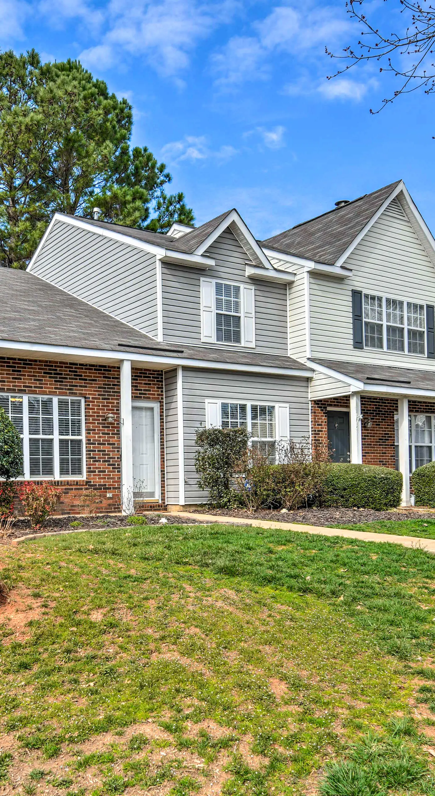 Chic Charlotte Townhome w/ Community Pool