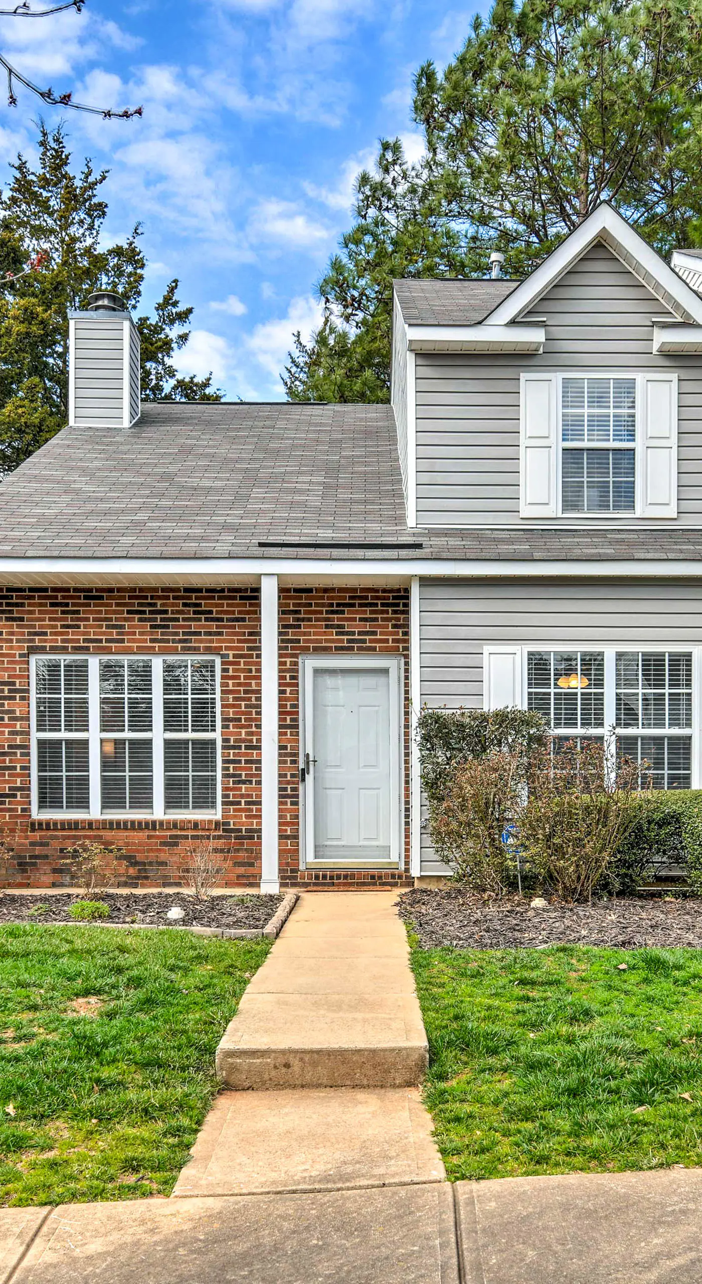 Chic Charlotte Townhome w/ Community Pool