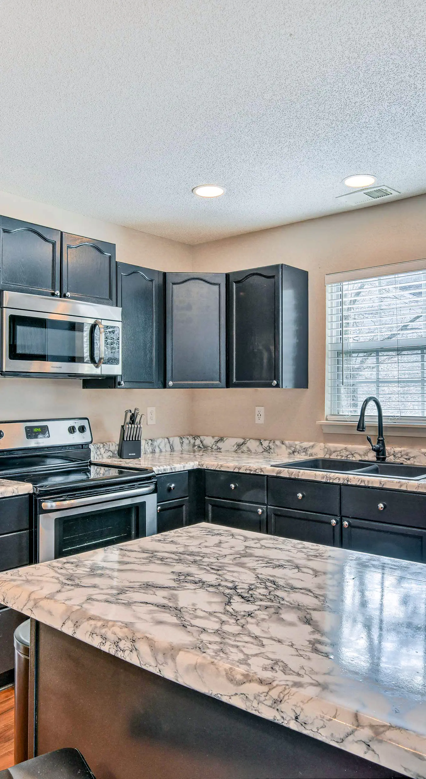 Chic Charlotte Townhome w/ Community Pool