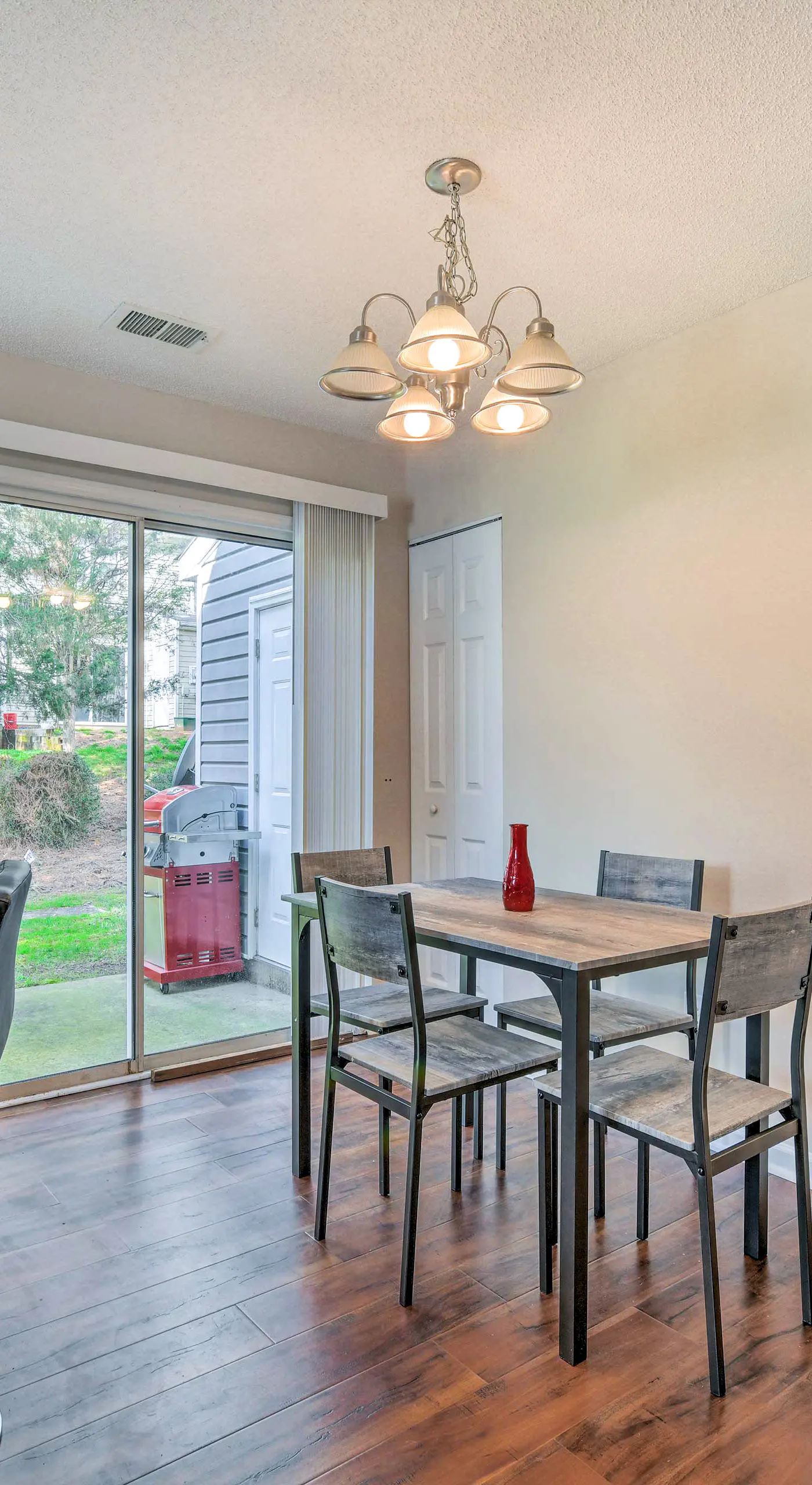 Chic Charlotte Townhome w/ Community Pool