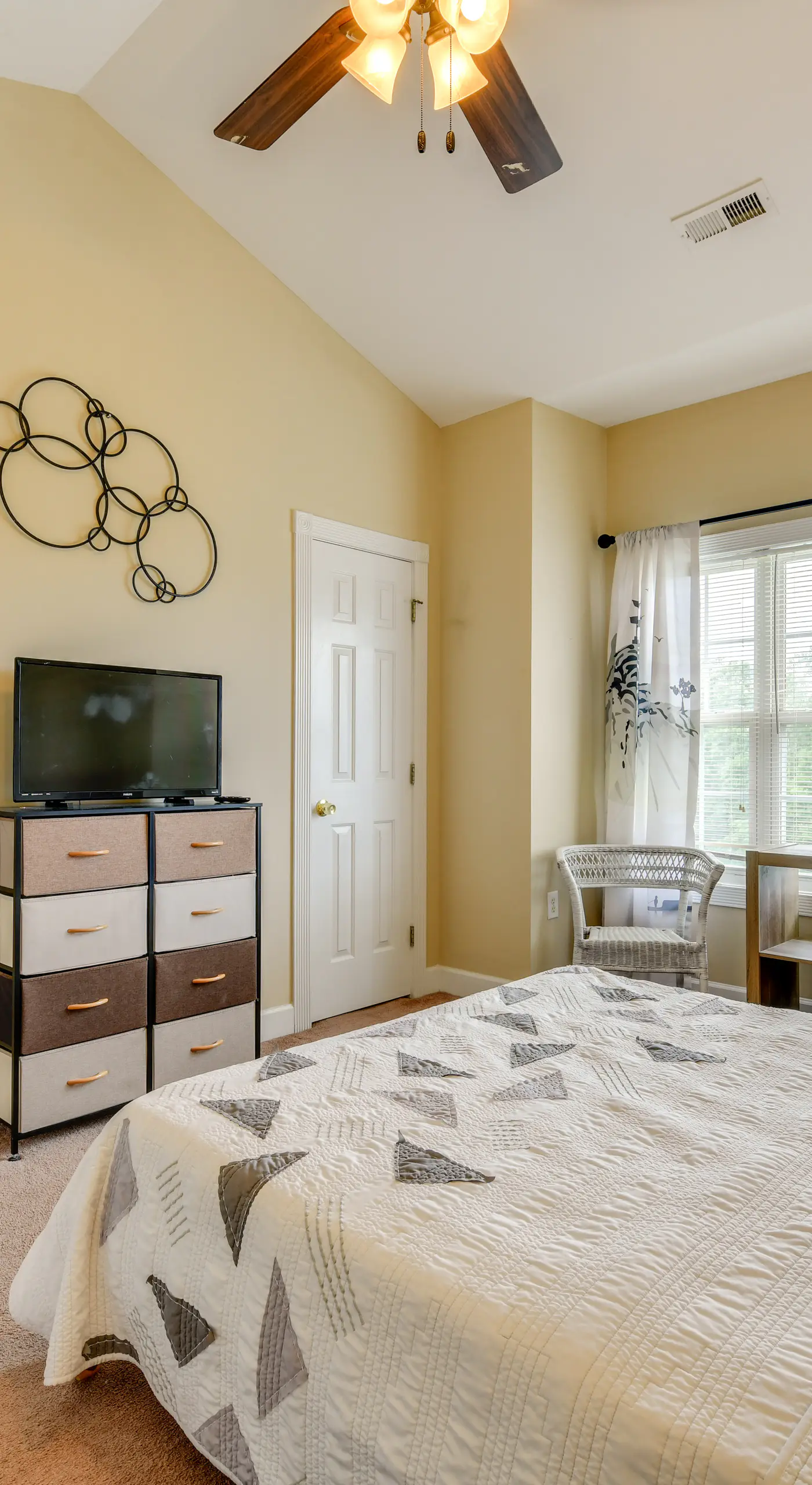 Charming Condo w/ Balcony, 1 Mi to UNC Charlotte!
