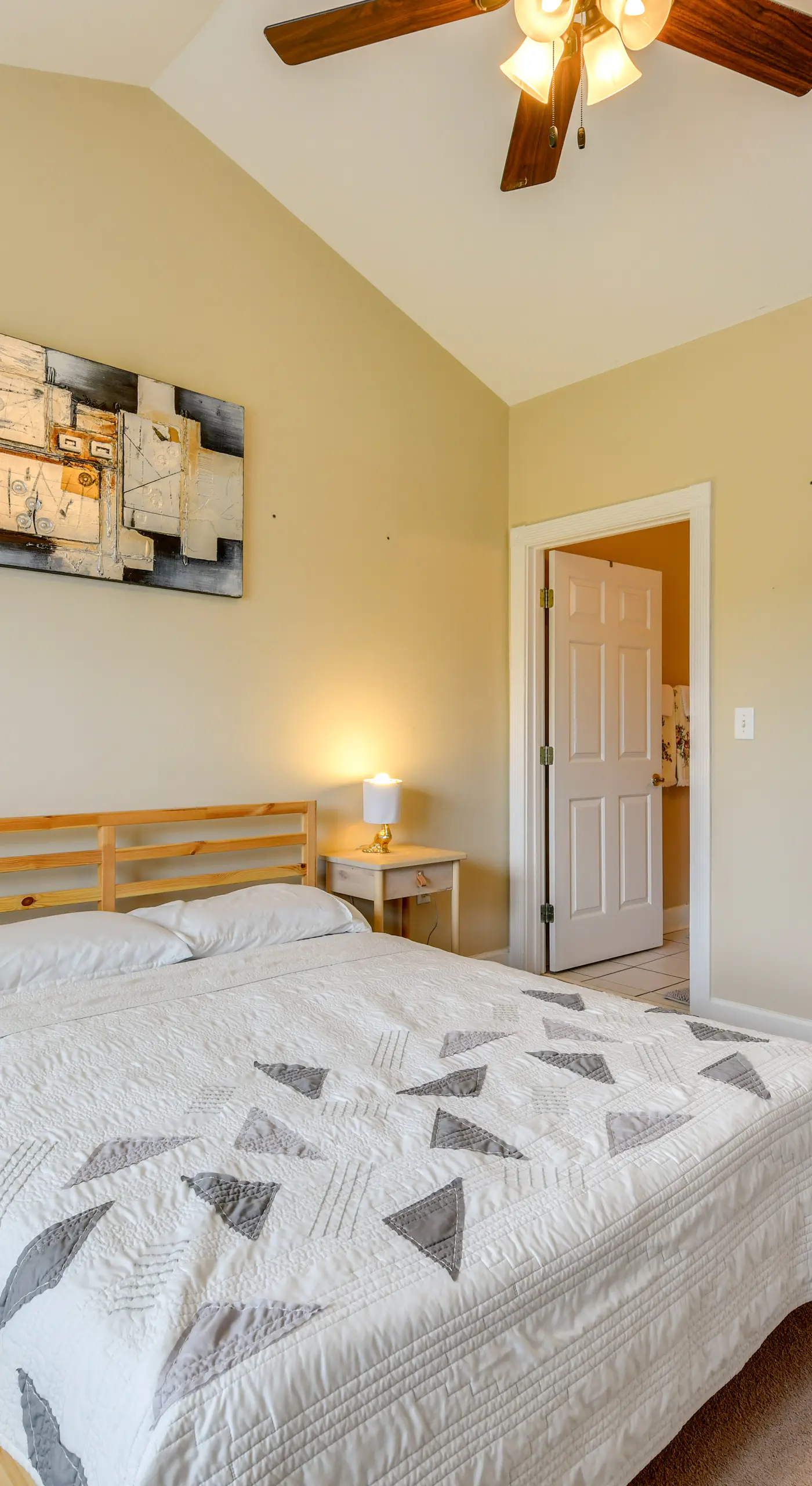 Charming Condo w/ Balcony, 1 Mi to UNC Charlotte!