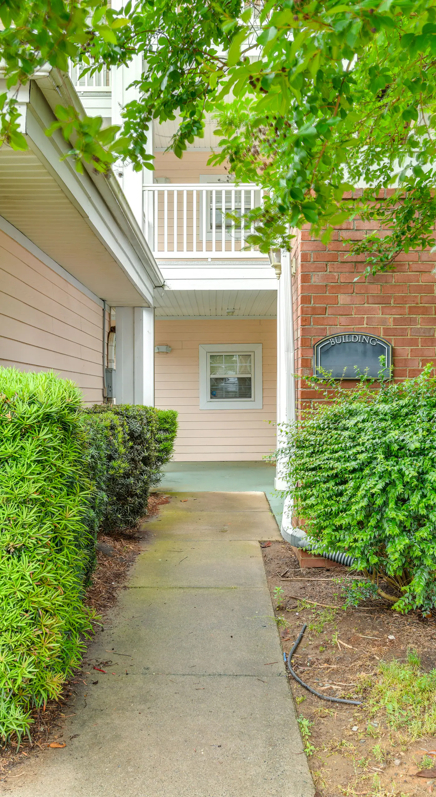 Charming Condo w/ Balcony, 1 Mi to UNC Charlotte!