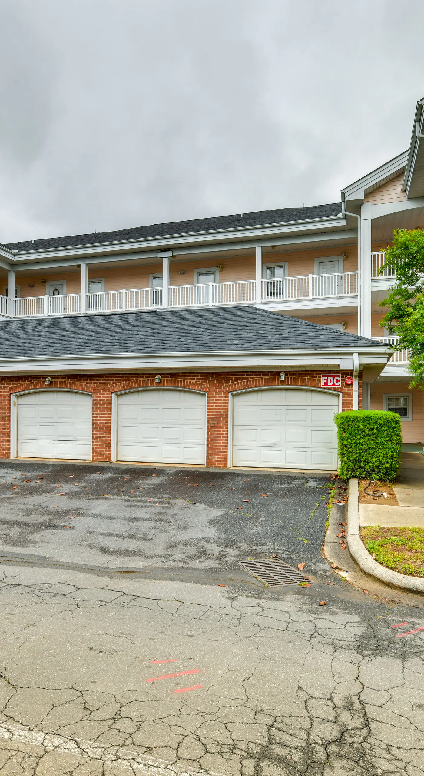 Charming Condo w/ Balcony, 1 Mi to UNC Charlotte!