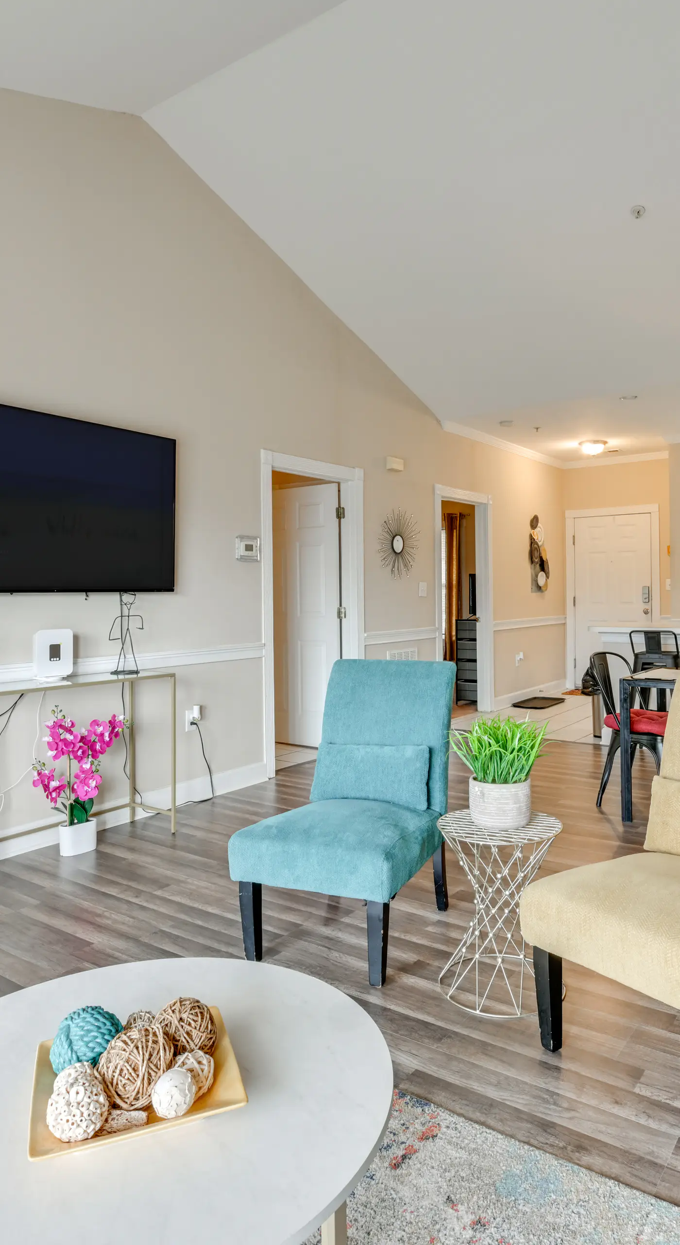 Charming Condo w/ Balcony, 1 Mi to UNC Charlotte!