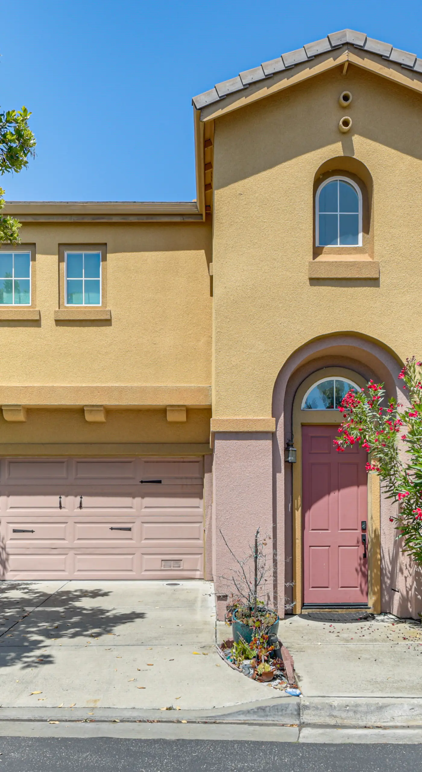 Walk to Parks & Dining: San Jose Family Home!
