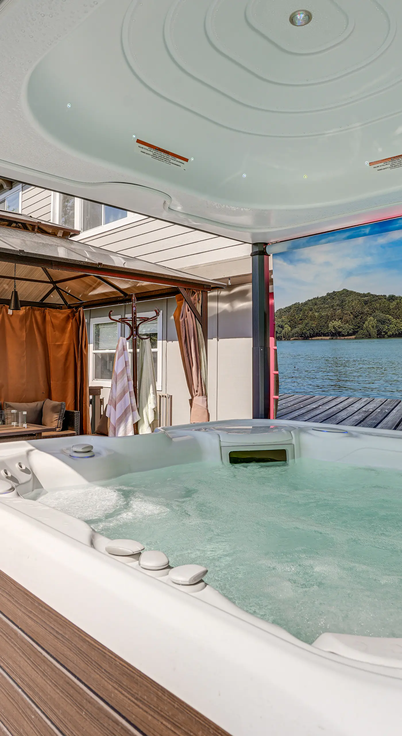 Mtn Views & Hot Tub: 4,300-Sq-Ft Oakland Retreat
