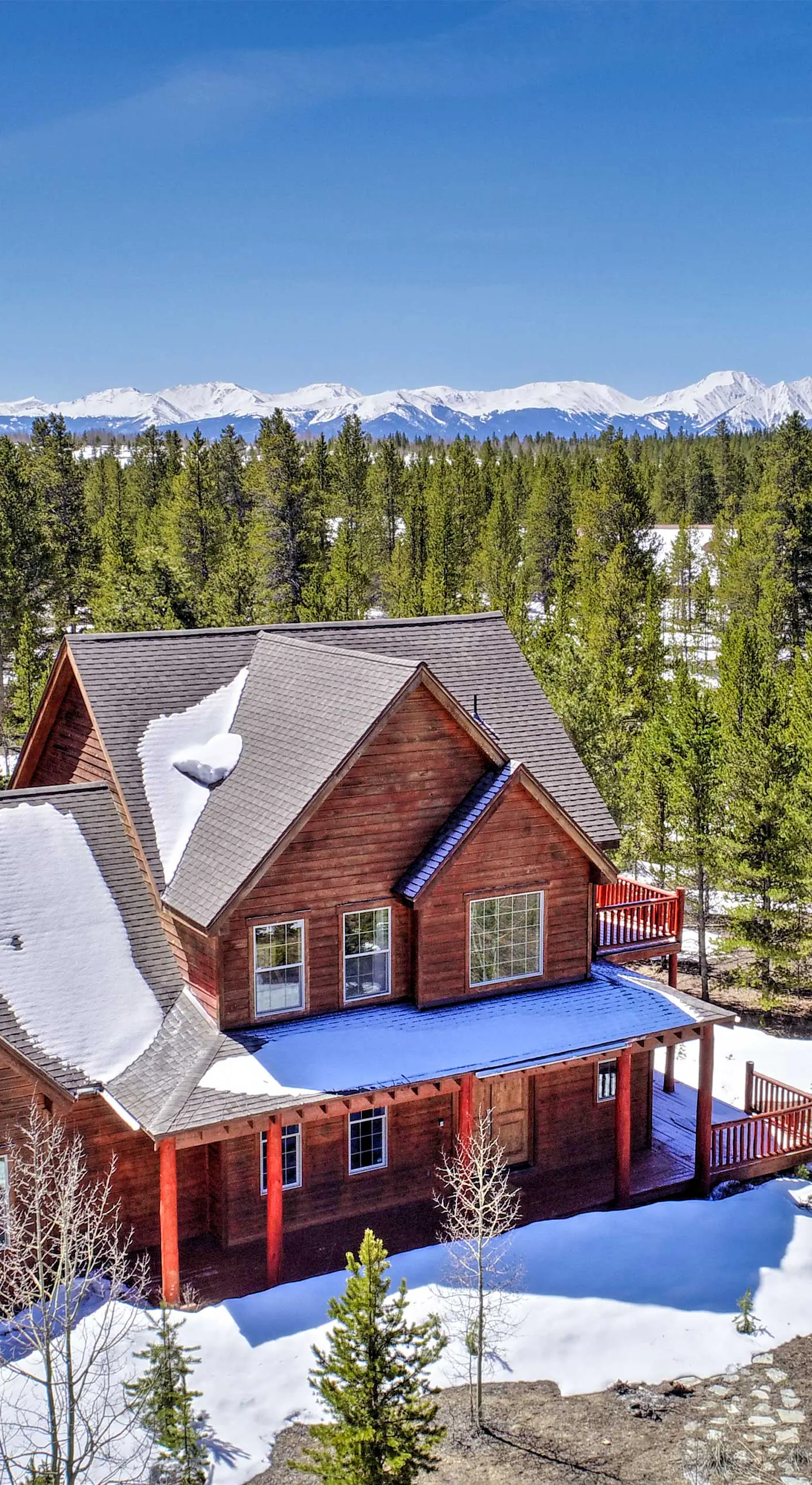 'Rocky Bear Lodge' on 2 Acres Near Turquoise Lake