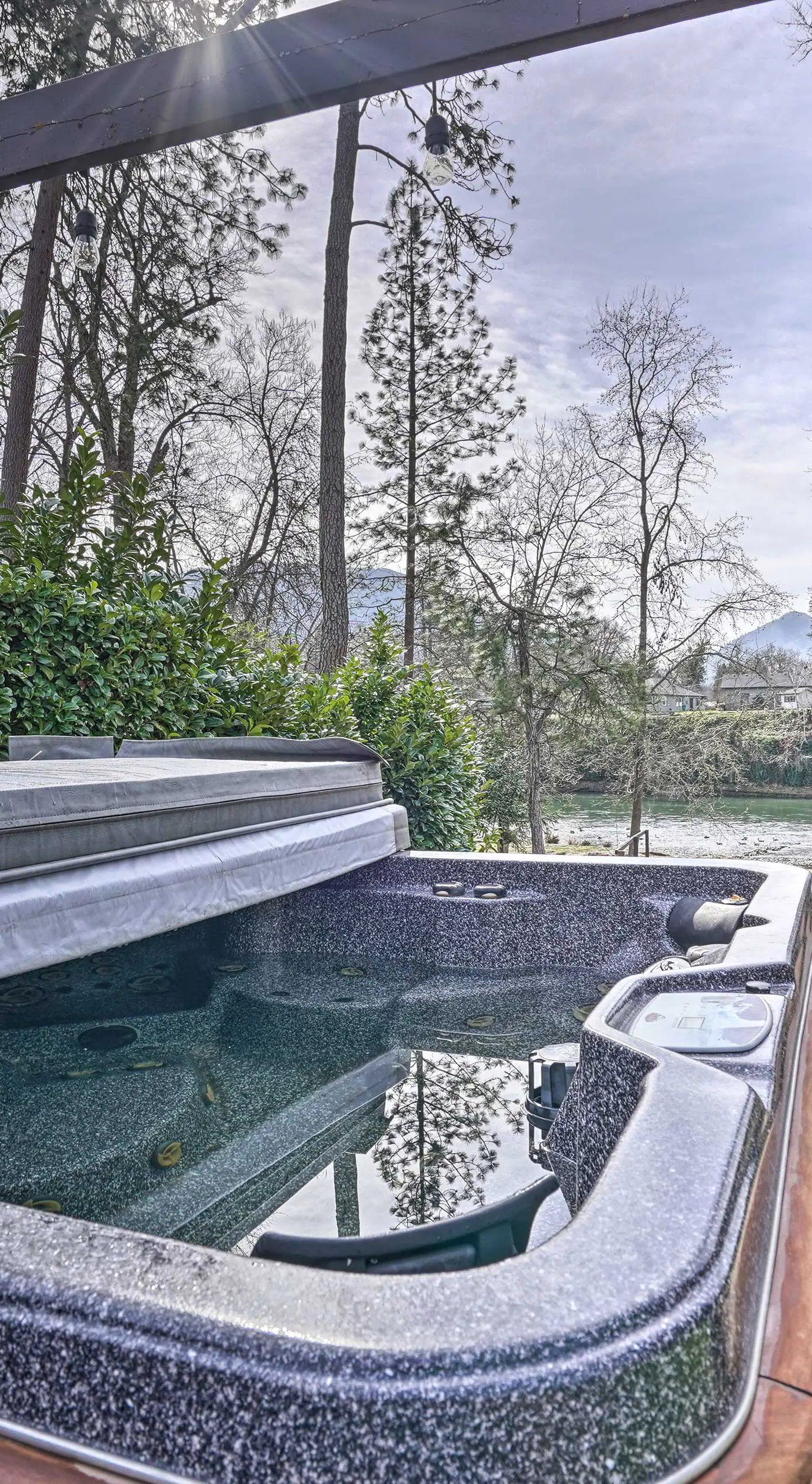 Hot Tub & Views: Spacious Getaway on Rogue River