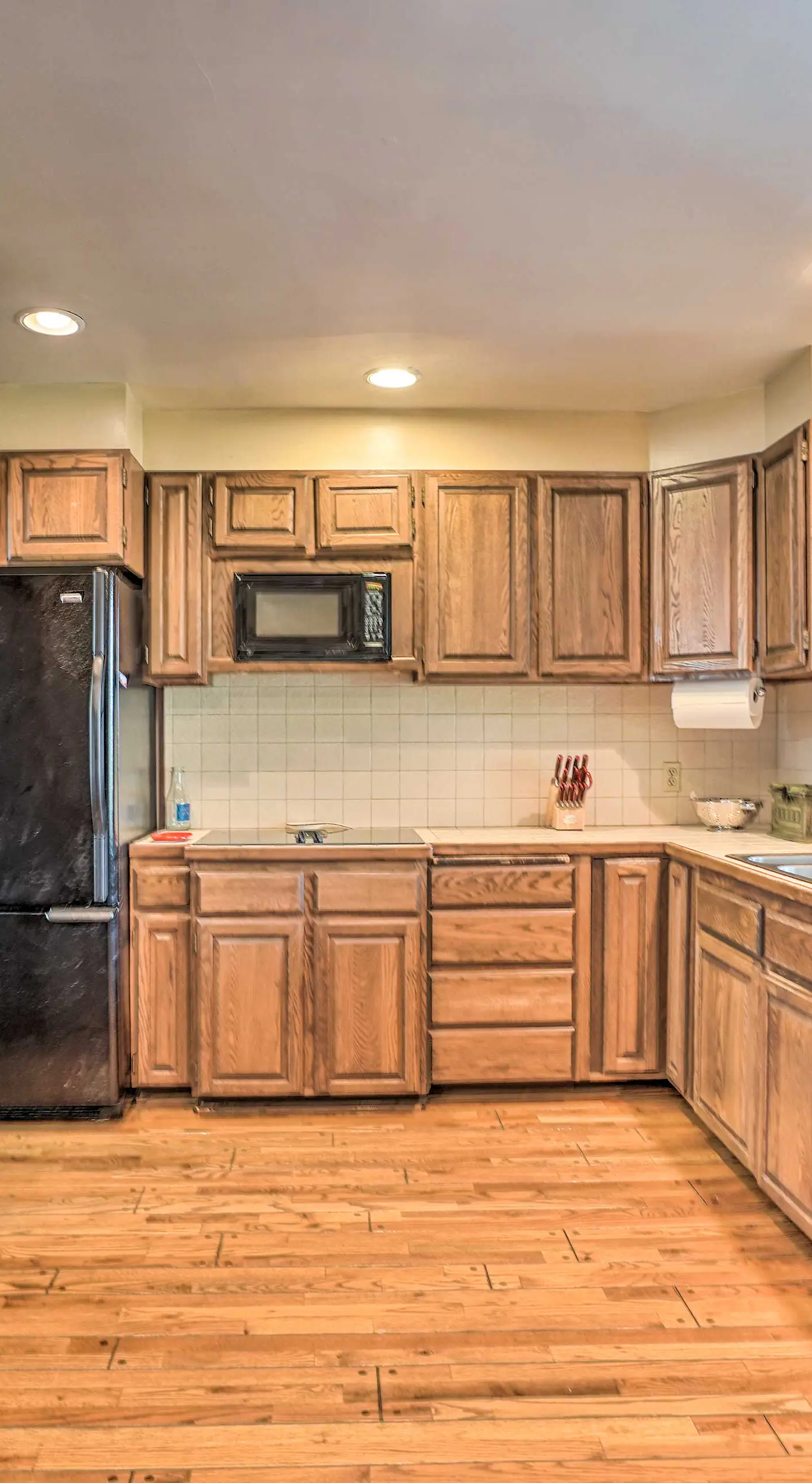 Hot Tub & Views: Spacious Getaway on Rogue River