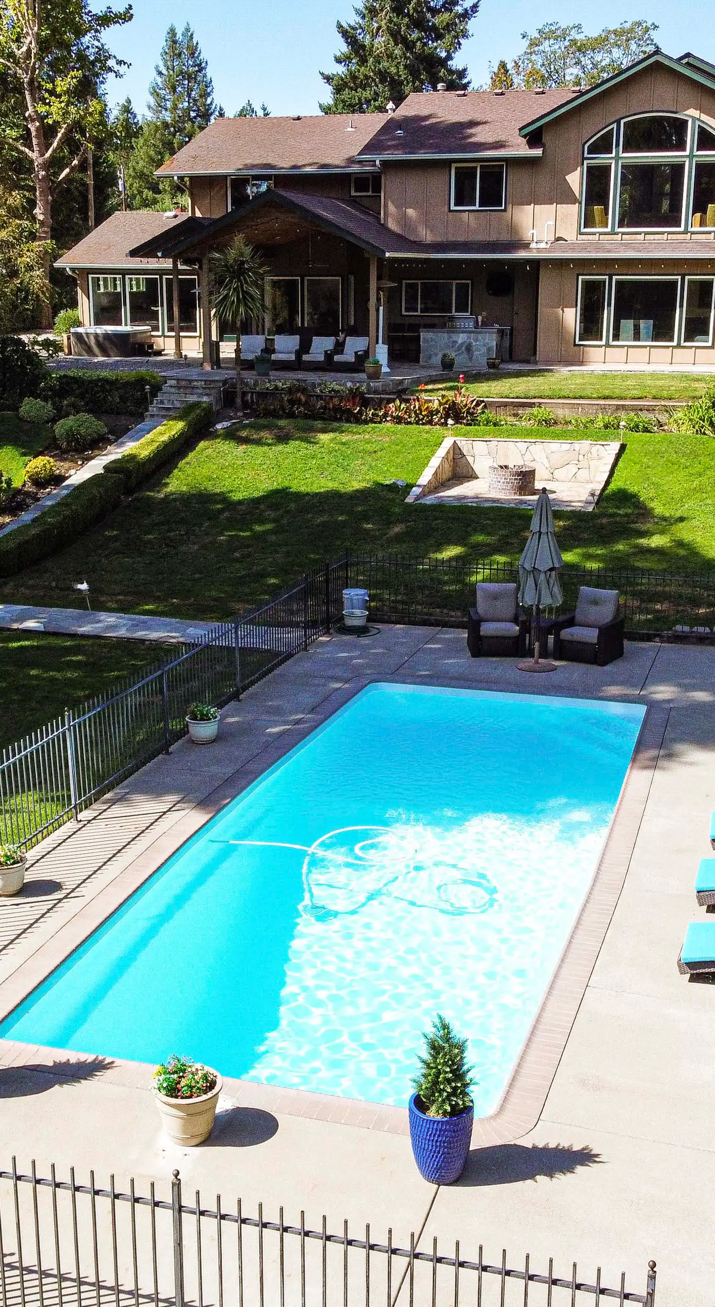 Lovely Riverfront Grants Pass Home: Pool & Hot Tub