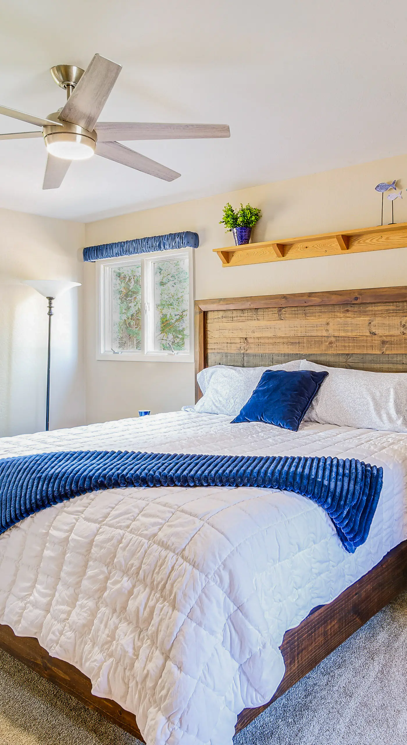 Lovely Riverfront Grants Pass Home: Pool & Hot Tub