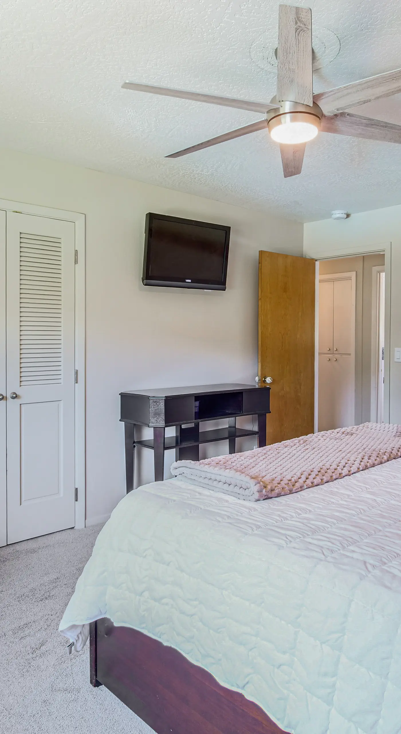 Lovely Riverfront Grants Pass Home: Pool & Hot Tub
