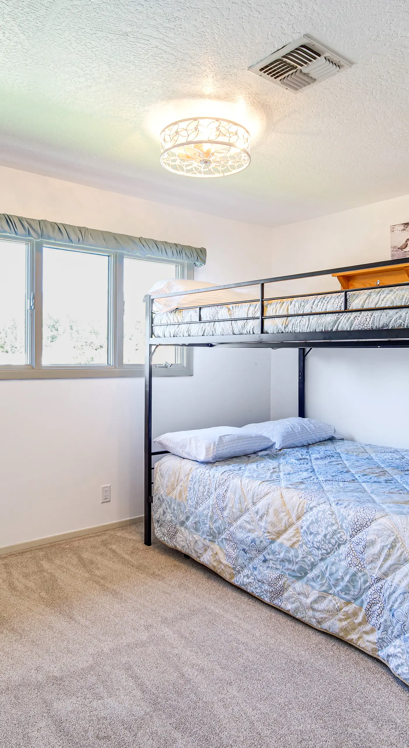 Lovely Riverfront Grants Pass Home: Pool & Hot Tub