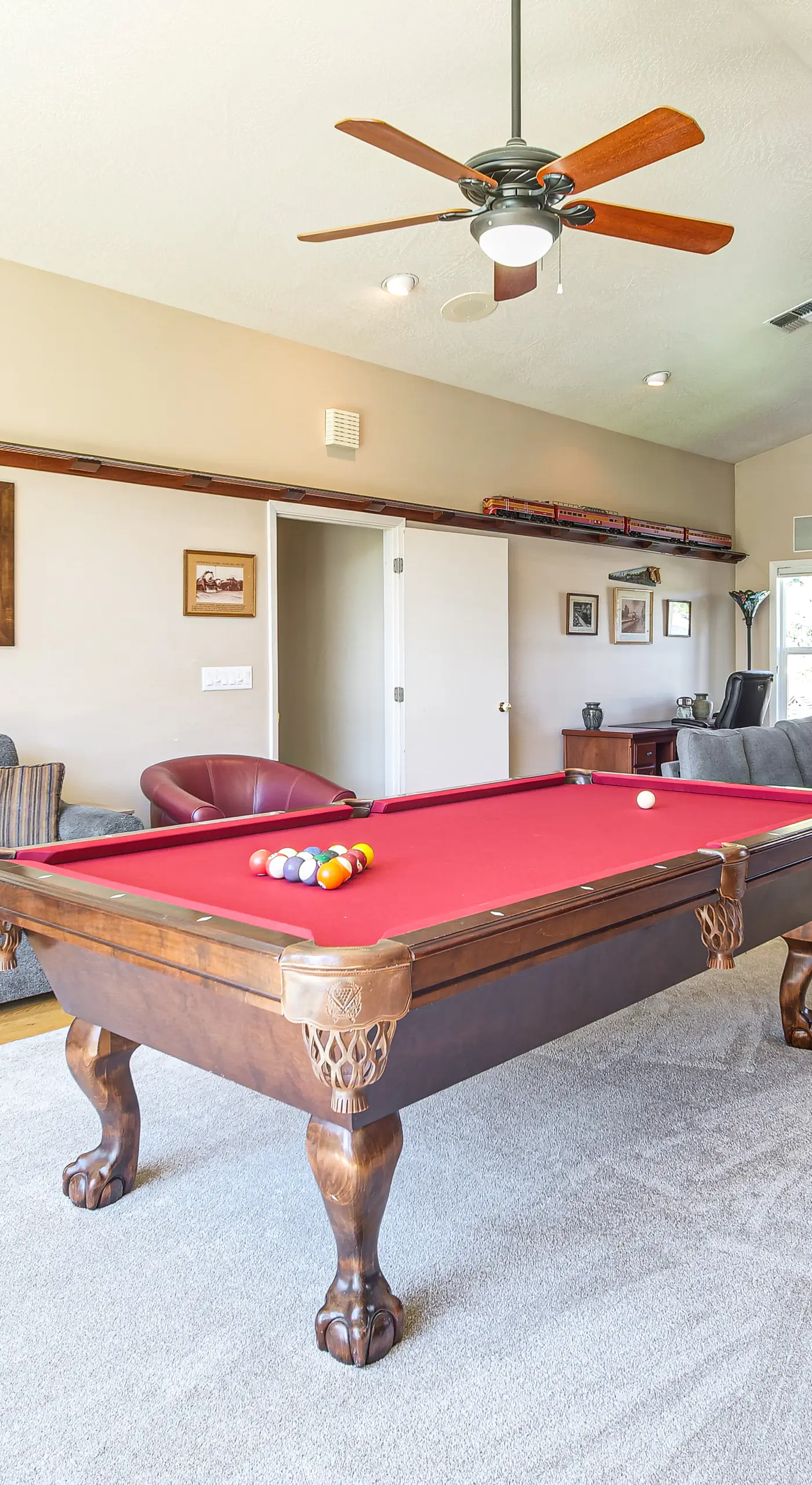 Lovely Riverfront Grants Pass Home: Pool & Hot Tub
