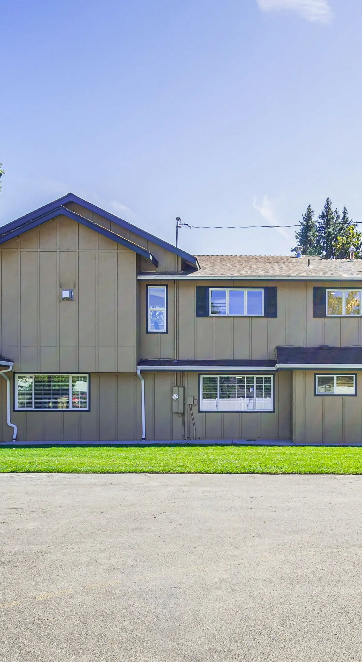 Lovely Riverfront Grants Pass Home: Pool & Hot Tub