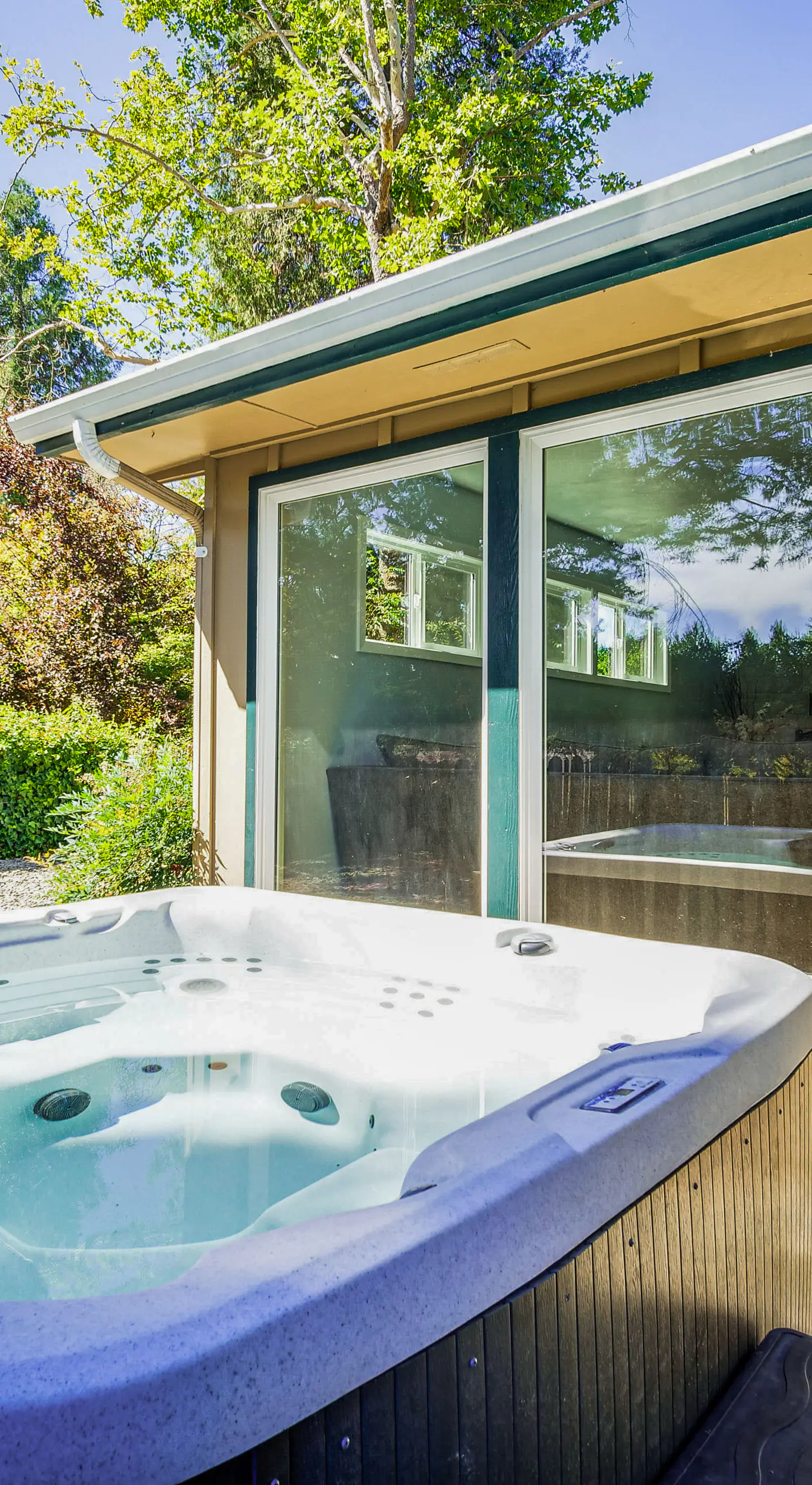 Lovely Riverfront Grants Pass Home: Pool & Hot Tub
